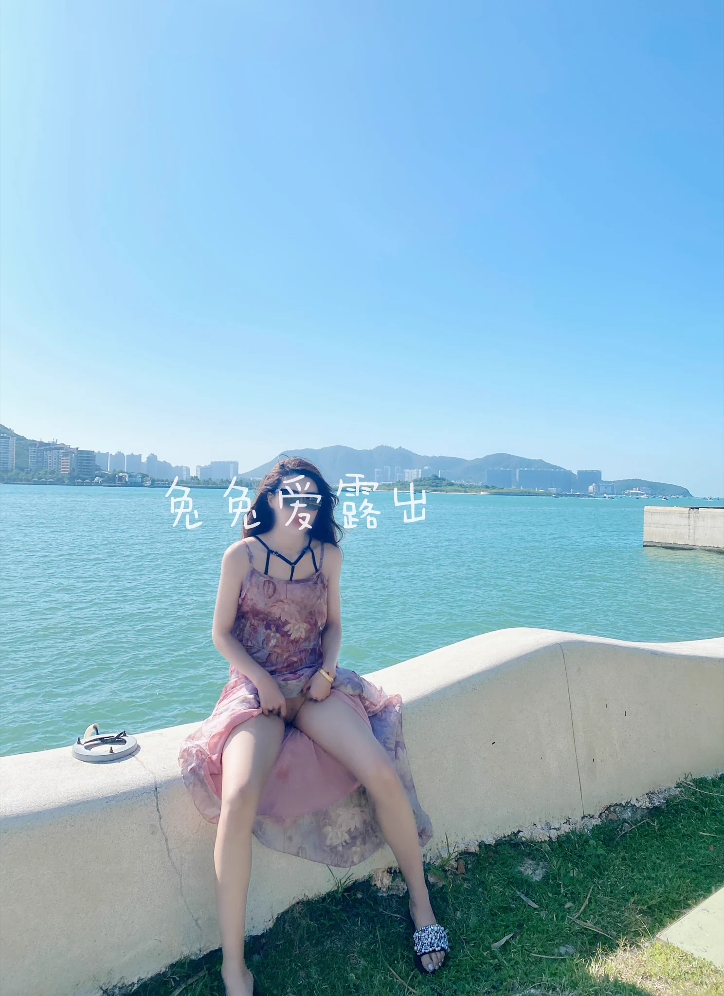 海边真空露出，第一张是朋友圈发的，第二张是推特上发的，哪个更好看一点呢 https://t.co/5AZrLfSQaE