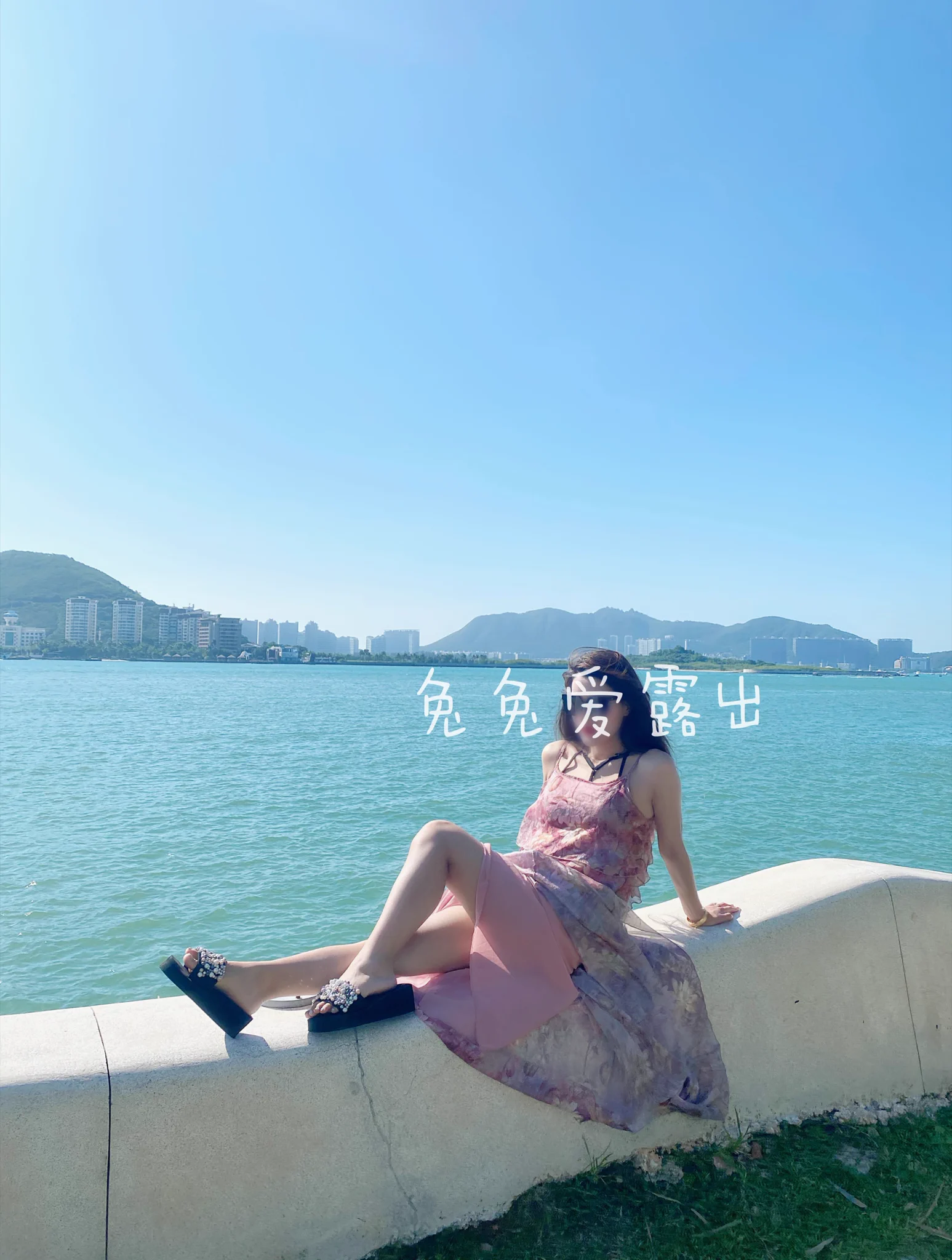 海边真空露出，第一张是朋友圈发的，第二张是推特上发的，哪个更好看一点呢 https://t.co/5AZrLfSQaE