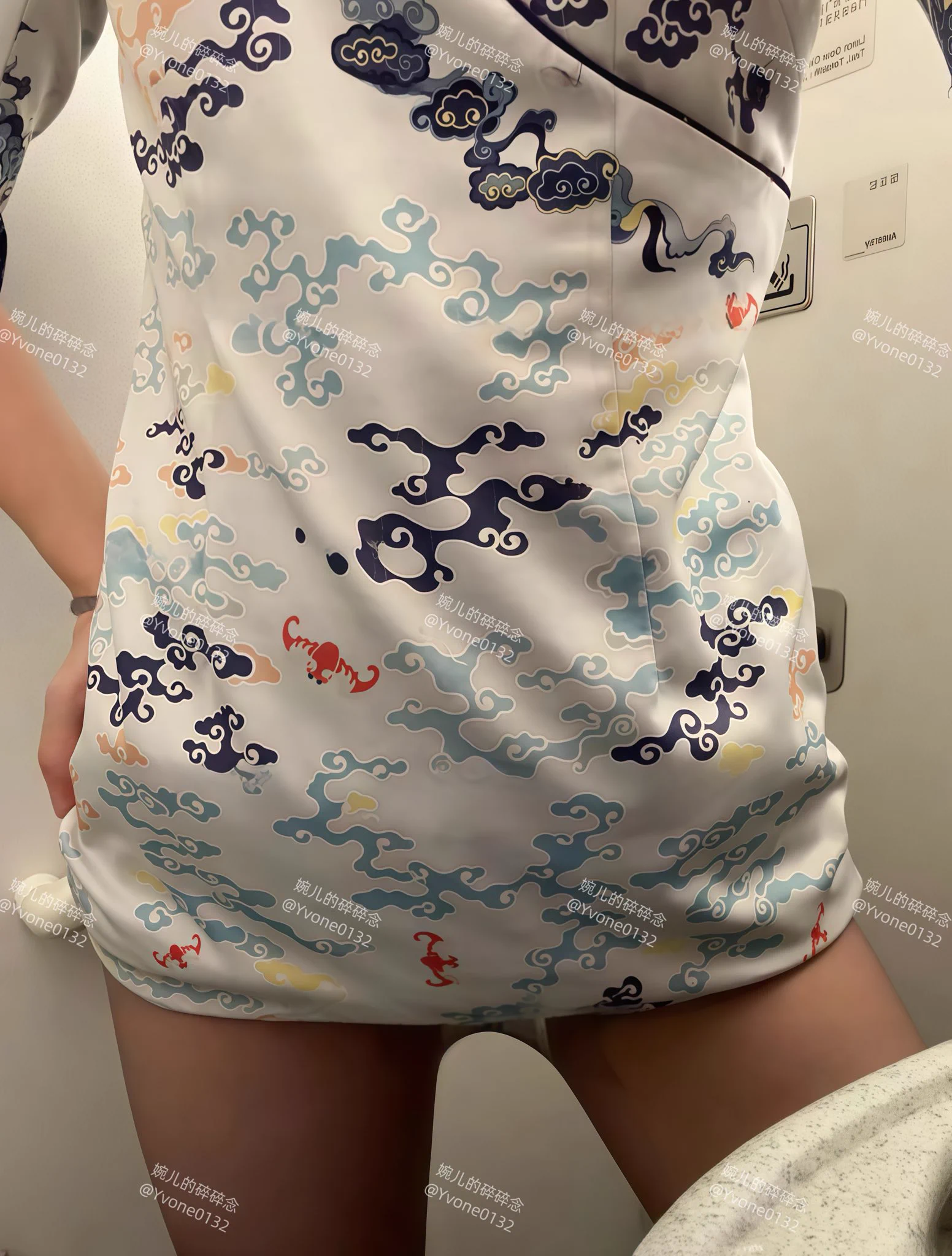 发现了海天祥云制服的新穿法～在飞机洗手间里脱成了这样，好刺激…你们还想看什么，可以私信告诉我，我是宠粉博主～最近排卵期的激素分泌有点旺盛，每时每刻都想被满足，如果有人能提供接机服务就好了，再发生一段美妙的故事…#海航空乘 https://t.co/PvJtjPvr6o