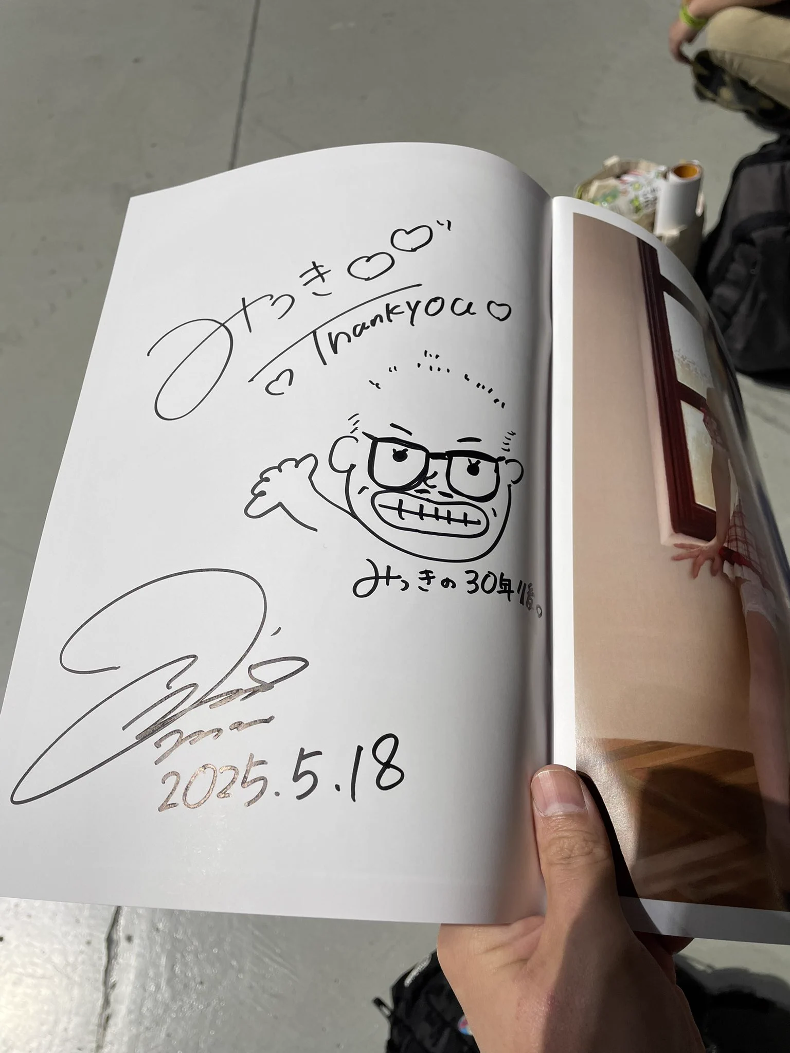 本日のコスホリでみるちゃんにサインしてもらいました😊僕の似顔絵やばいですね😂笑笑#miru @miruteer_29 https://t.co/JvgEdL4qm0