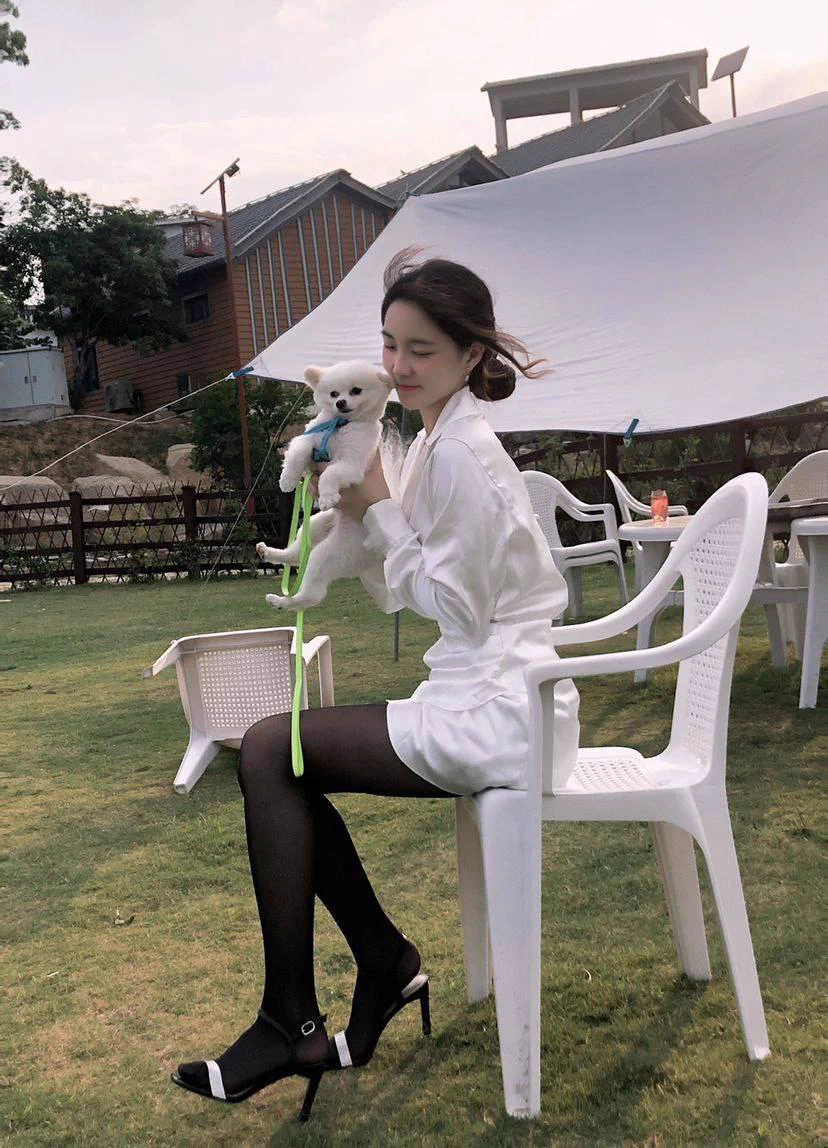 粉丝投稿 校花女友抖音博主，分手被渣男曝光，记录了在一起一年的性福。学舞蹈的女孩子会的姿势就是多，喜欢在楼道内露出，娇喘诱人。 照片137张 视频8段 #完整版在主页 https://t.co/qBucNjlTne