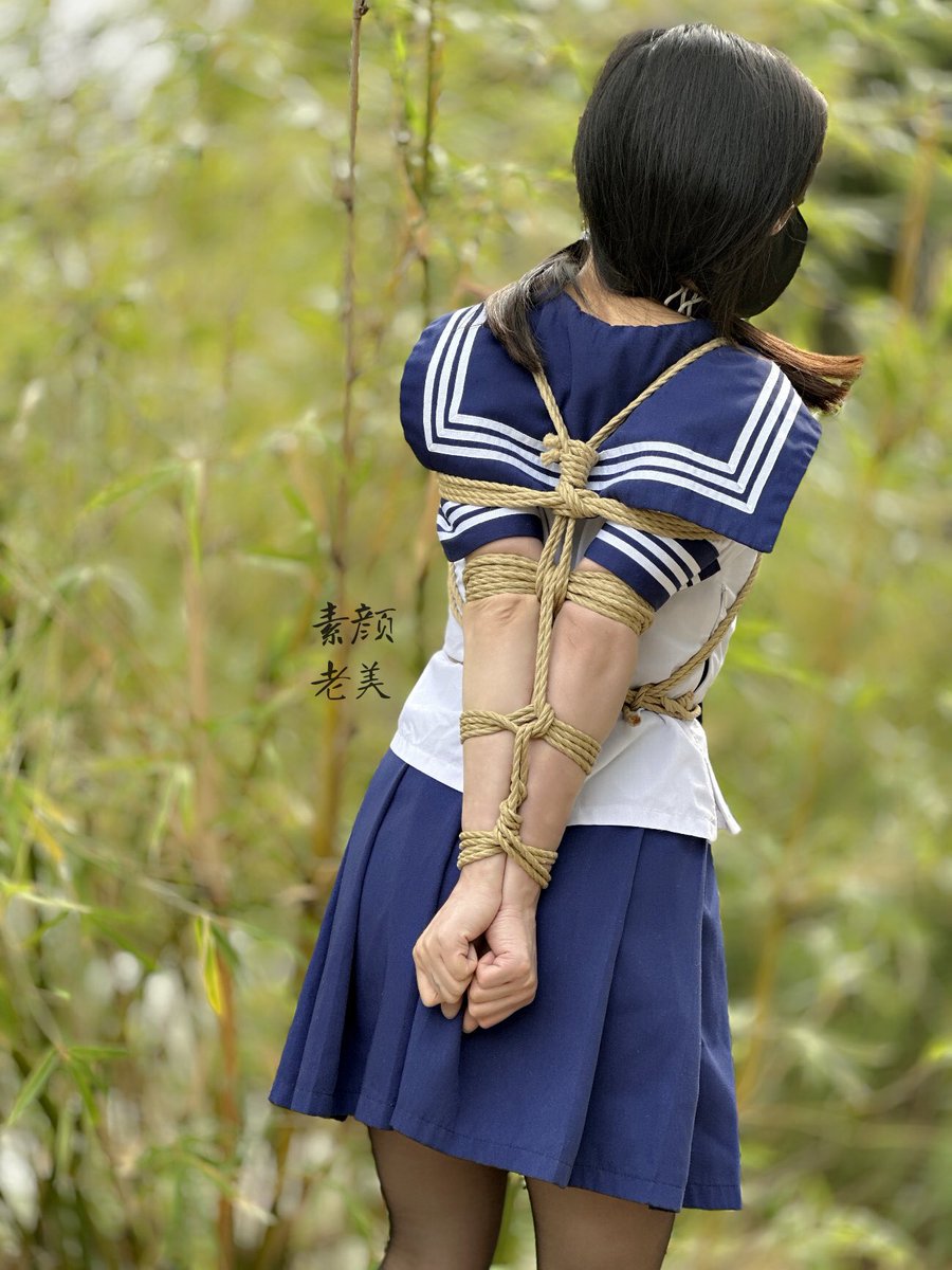 这个直臂确实喜欢😘
缚手@laomei2020 
模特我自己
#户外   #直臂  #绳艺 https://t.co/AbJ4QIQyum