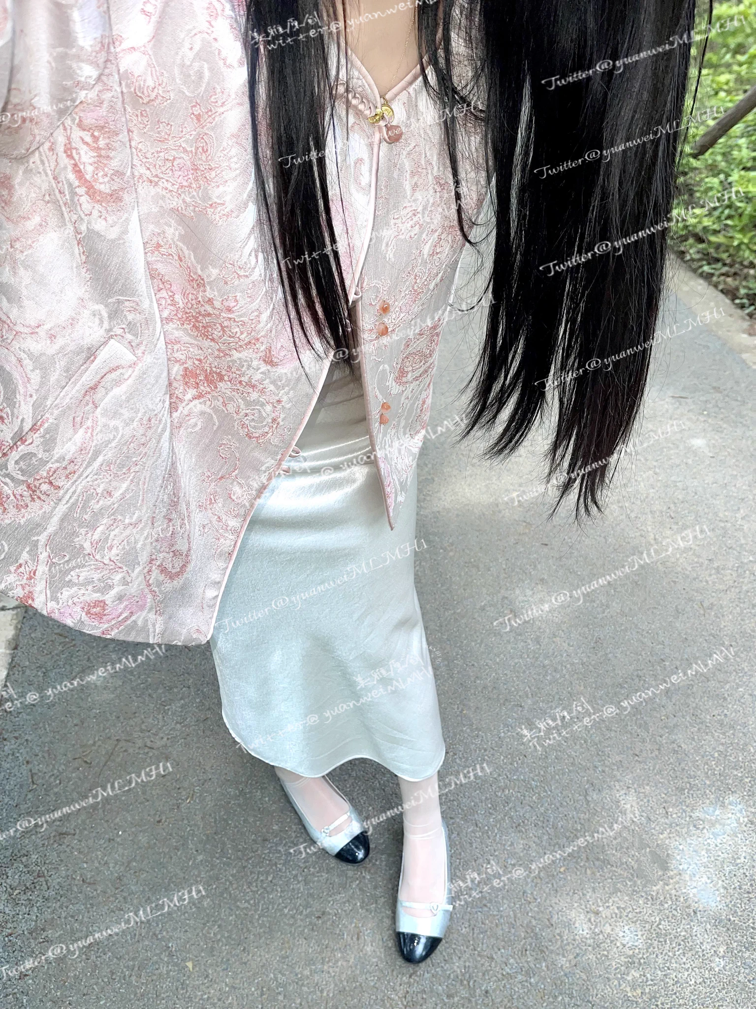 汗JIO真的伤不起，上班赚的仨瓜俩枣全买丝袜了 https://t.co/GUtinKeogD