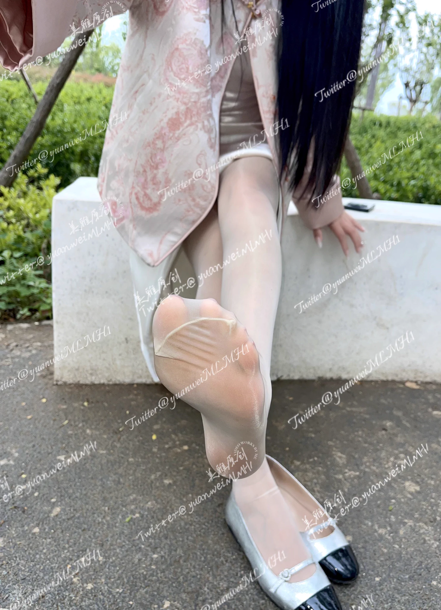 汗JIO真的伤不起，上班赚的仨瓜俩枣全买丝袜了 https://t.co/GUtinKeogD