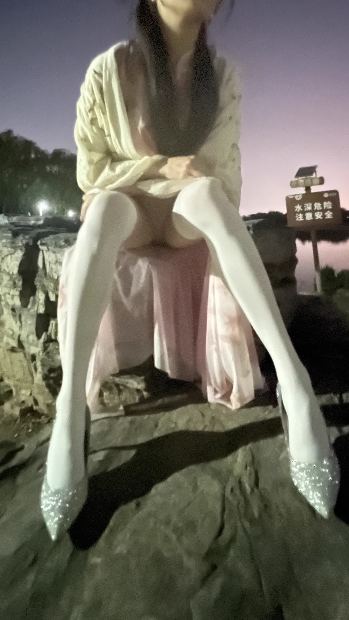 如此豪车，日常保养费也不知得多少👀真实夫妻买家秀@JY0608ZX 忍痛分享#妻味 #户外露出 #买家秀 #反差人妻 https://t.co/e4ndsrEXYg