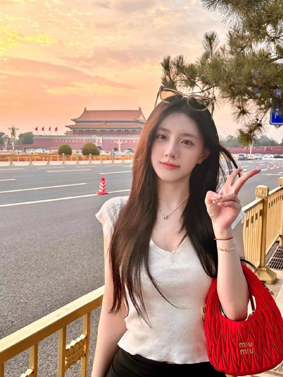 #杭州 纯新人学生暑假兼职。鹦鹉、168D。04年。白幼嫩。筷子腿，皮肤雪白清纯洋气。天然无整。甜美可人。Tg🛰️全国在线看图群交流群精彩反馈在内☞: https://t.co/dEo7rdUjHr备注zfb口令通过🉑️u口嗨勿扰🏅️🐧3806046785 https://t.co/9HAfTLl94n