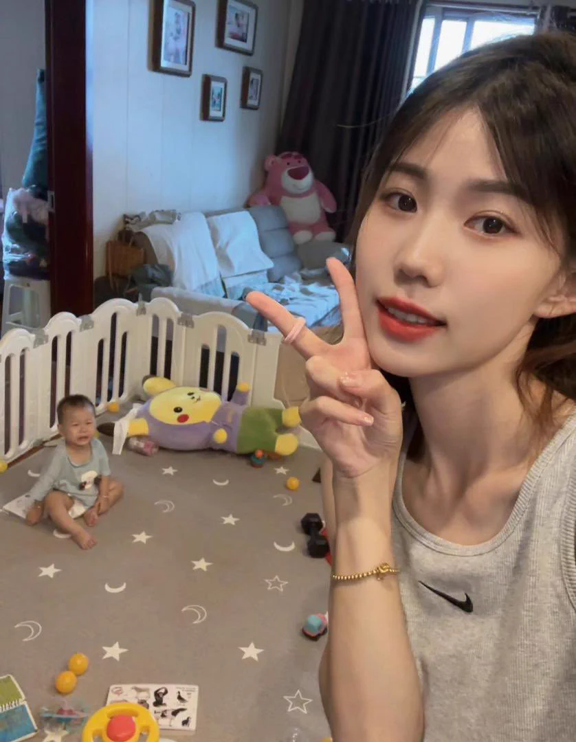 新买的内内，有喜欢的吗，喜欢的点赞转发抽奖咯，抽到即送 https://t.co/N2rdYL2XTs