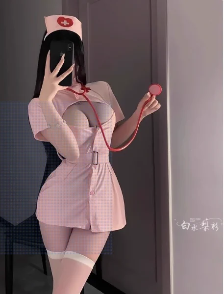 被推這件~~怎麼感覺胸部被塞不下然後又要露出來~😅😅😅 https://t.co/foGRiDl707