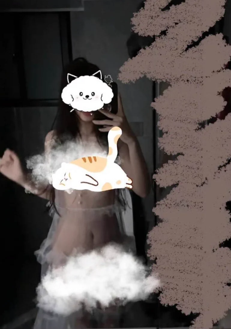 宝贝们休息一天好不好！！！！！天天插真的b要肿了！！！！！！！！！你们先蹲！！今天我在抽几个明天直播名额！！！！！ https://t.co/uo2l91dGCg