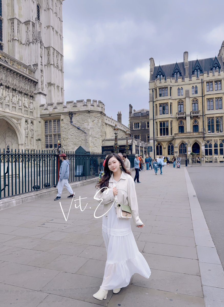 第一天🇬🇧
是輕鬆在倫敦市區閒晃的一天
（說輕鬆但走了兩萬多步）
好喜歡整個街景
每一步路都像電影畫面

#OL穿著得體的日常

帶了十幾套衣服三雙鞋三個包
整個城市都是我的伸展台
然後倫敦比預期中冷蠻多的… https://t.co/9kK1FQaJyN