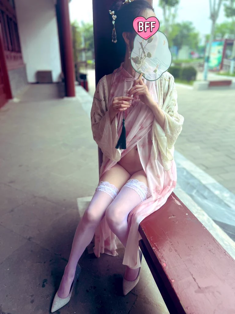高级感瞬间拉满😍今天是妻子、明天是嫂子、后天是小姨子变装体验别人的妻子👀#妻味买家秀 #反差人妻 #户外露出 https://t.co/8DrTCrUQbd