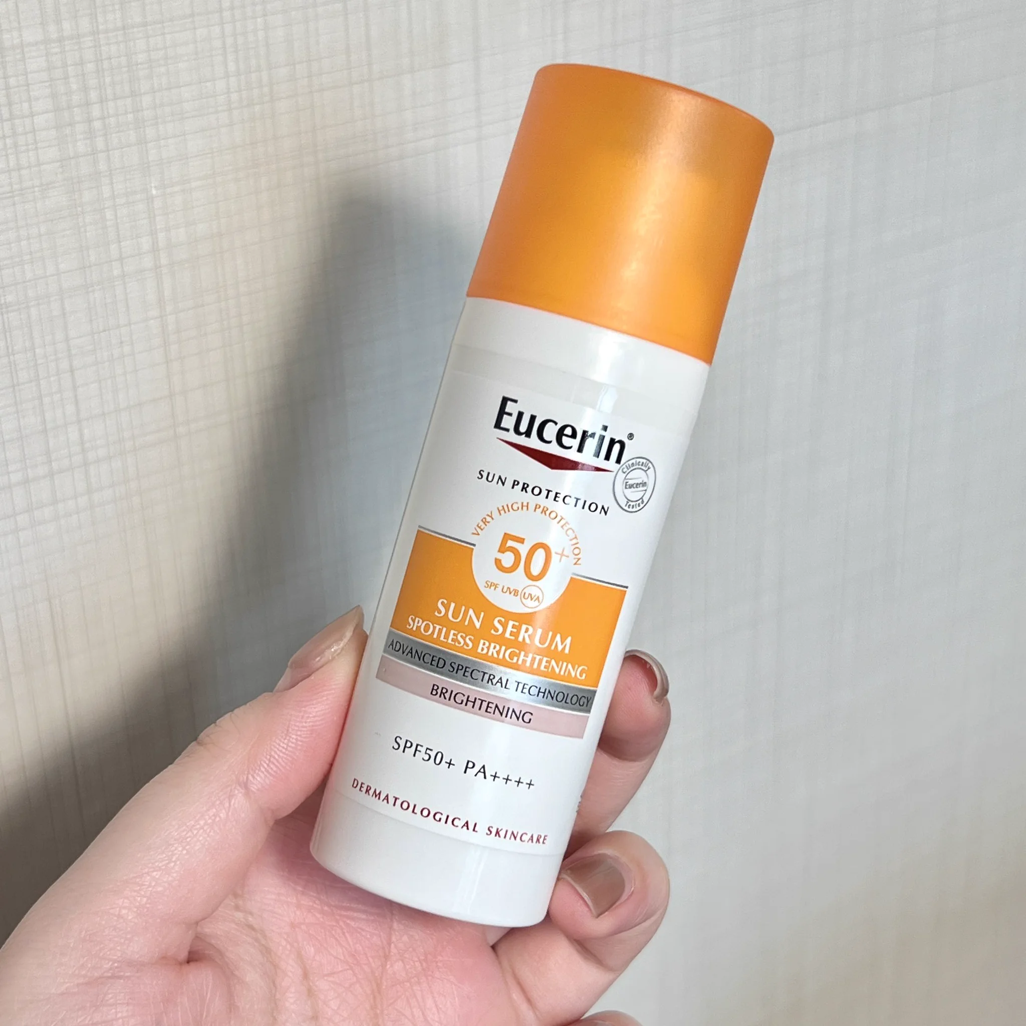 กันแดด Eucerin ยกให้เป็นที่สุดของปีนี้เลย!!เนื้อบางเบา ซึมง่าย คุมมัน ไม่รบกวนเมคอัพเลย วันไหนไม่ออกแดดก็ยังทา เพราะตัวนี้ไม่ได้แค่กันแดด แต่ช่วยฟื้นบำรุงผิวไปด้วยในตัว มีสาร Thiamidol สารไบรท์เทนนิ่งวตัวดังที่ช่วยลดเลือนฝ้า จุดด่างดำ และช่วยให้สีผิวดูสม่ำเสมอขึ้นจริง พิสูจน์แล้วว่าดีป้ายยาเลย ใครจะทากันแดดสักตัว ต้องปกป้องครบทั้ง UVA/UVB และต้องดูแลผิวไปพร้อมกันด้วย!#กันแดดจบฝ้า #กันแดดตัวจบ #ฝ้า #พิกัดสกินแคร์ #ป้ายยา #ใช้จริงรีวิวจริง #EucerinThailand