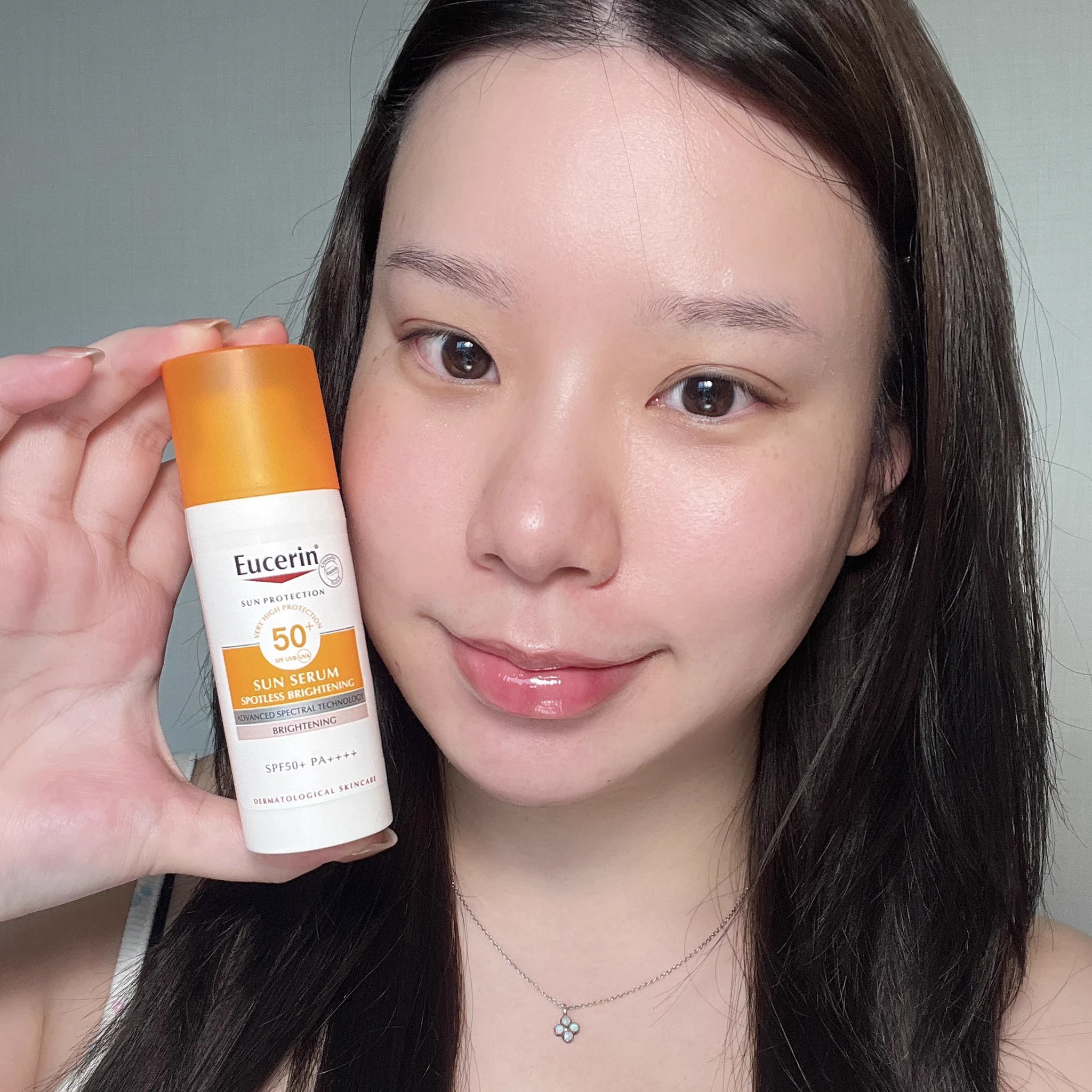 กันแดด Eucerin ยกให้เป็นที่สุดของปีนี้เลย!!เนื้อบางเบา ซึมง่าย คุมมัน ไม่รบกวนเมคอัพเลย วันไหนไม่ออกแดดก็ยังทา เพราะตัวนี้ไม่ได้แค่กันแดด แต่ช่วยฟื้นบำรุงผิวไปด้วยในตัว มีสาร Thiamidol สารไบรท์เทนนิ่งวตัวดังที่ช่วยลดเลือนฝ้า จุดด่างดำ และช่วยให้สีผิวดูสม่ำเสมอขึ้นจริง พิสูจน์แล้วว่าดีป้ายยาเลย ใครจะทากันแดดสักตัว ต้องปกป้องครบทั้ง UVA/UVB และต้องดูแลผิวไปพร้อมกันด้วย!#กันแดดจบฝ้า #กันแดดตัวจบ #ฝ้า #พิกัดสกินแคร์ #ป้ายยา #ใช้จริงรีวิวจริง #EucerinThailand