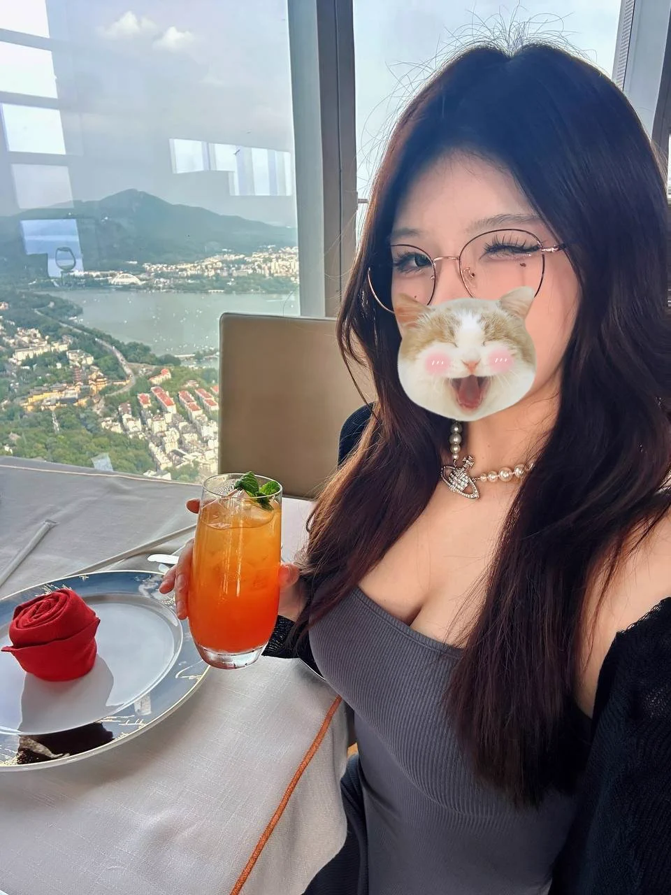 情人节当然是跟情人吃了饭然后去干情人呀！！ https://t.co/6FvvwXj8IY