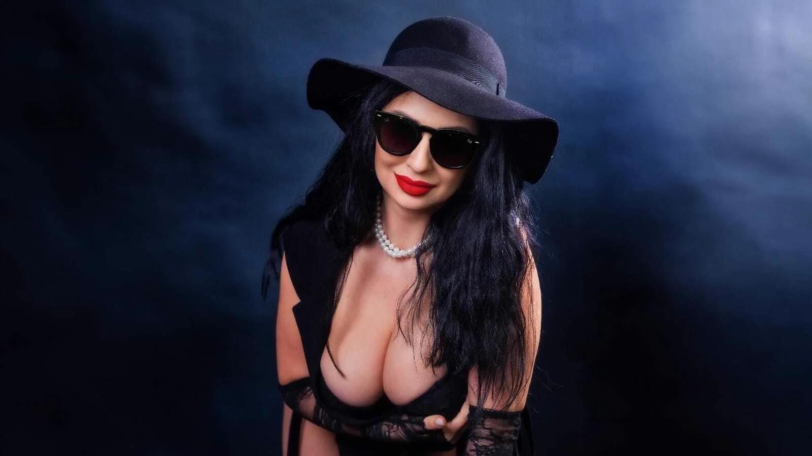 Your late-night craving just went live. 🍒👇 Let’s play🔞 https://t.co/4AwbBnri6W#nsfw #nude #tease #hotgirl #camshow #orgasm #boobs https://t.co/vKhYQAlgkV
