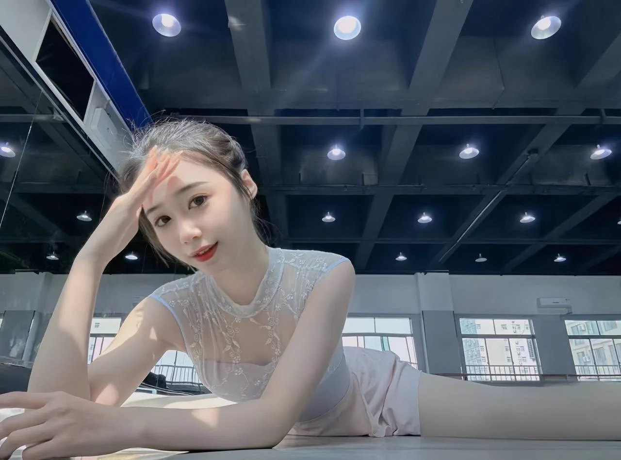 #深圳 鹦鹉🦜176大一新生 光脚176 D 05 书法 绘画 能歌善舞 艺术生全身无科技 🉑一字马 三点粉皮肤白皙 🐧：3188399452看照门槛🚪100🧧添加➕✈️ ：https://t.co/EiOgBtSOTFtg群 ： https://t.co/9GDHeH2PTz https://t.co/1TDatMndIC