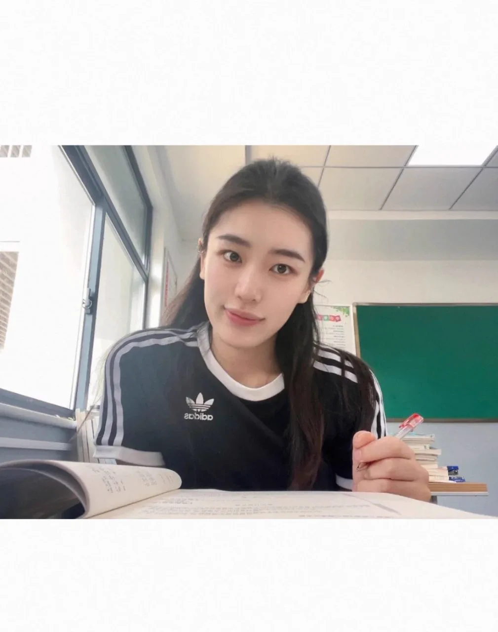 很多露出没有尝试过，老师心里想.........☺️☺️需要一块净土来释放自我啦🤓🤓欢迎来投稿，老师要严肃的上课噢😜😜#老师反差 #同城附近优先 #礼貌搭讪#### https://t.co/0xz4iWbvYi