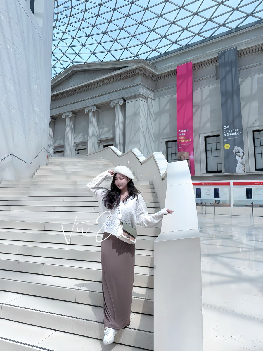 第三天🇬🇧
又是兩萬多步的遠征
大英博物館、聖保羅大教堂⛪️
看了據說一生必看的音樂劇Hamilton 
身心靈都好充實好快樂

#OL穿著得體的日常

爬上了聖保羅最高的Golden Gallery
即使是數不盡的樓梯都覺得腳步輕盈 https://t.co/boIV65qZh5