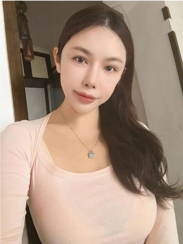 520没见到粉丝，521总不能亏待了自己… 果然女人还是需要猛烈的撞击感，感觉被抽插的奶子都甩起来了，交合处是不是很淫荡…到这个年纪了不需要掩饰，来推特就是想约到心仪的男士的，#素质男士可以报名，#同城优先～ https://t.co/bazzGKffjT