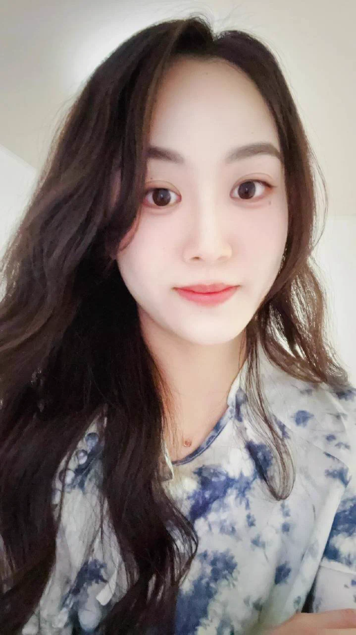521没人陪，只能自己找点刺激啦。趁着午休办公室没什么其他老师，特地脱了内裤…在办公室偷偷的玩露出，紧张即刺激，害怕突然有人的到来，感觉自己都快湿了有没有想看的，可以报名哦… https://t.co/08npcoPyJd