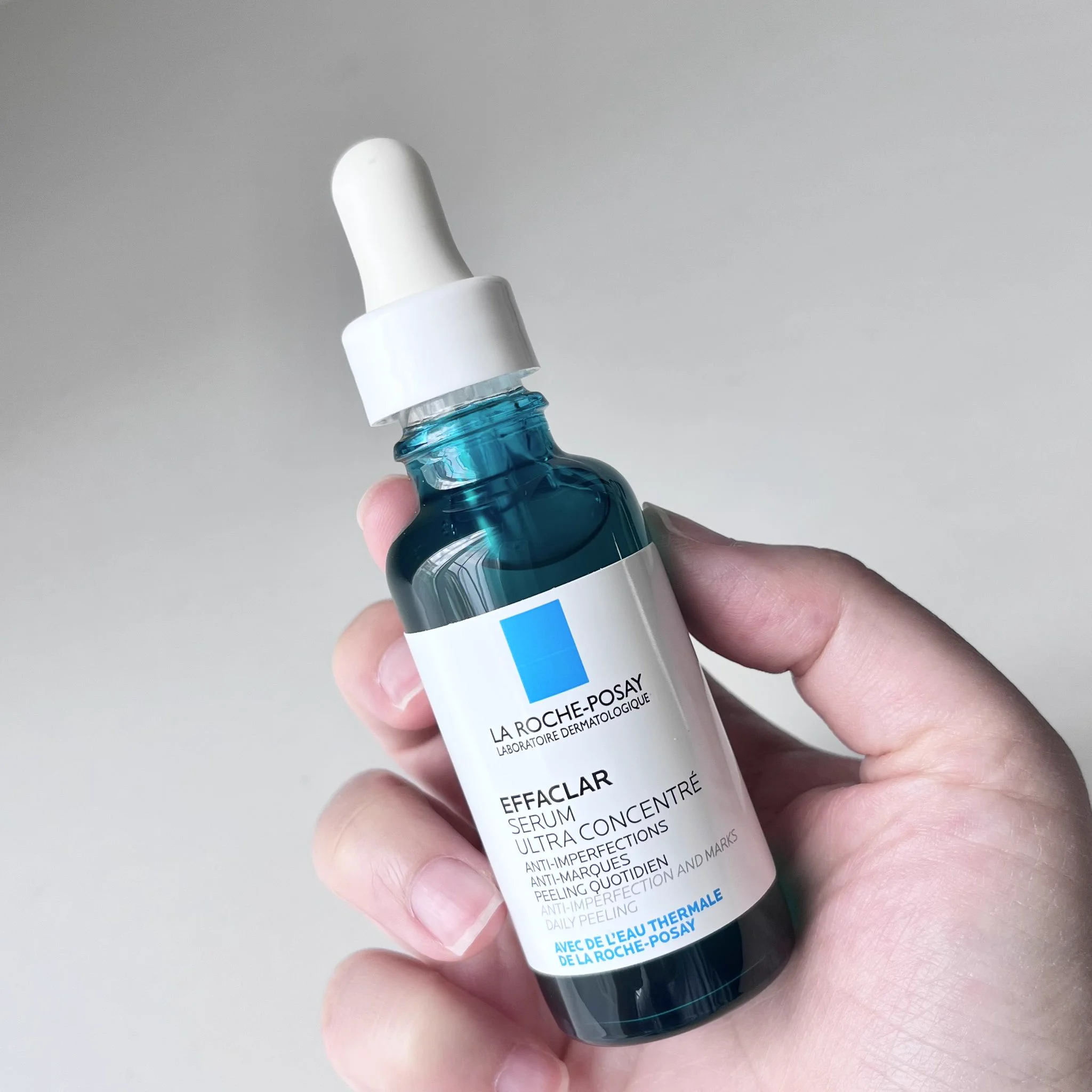 ใครเป็นสิวอุดตัน ไม่ต้องไปบีบไปเค้นให้เจ็บอีกต่อไป~ ลองลาโรชขวดนี้เลยค่า Effaclar serum ตัวนี้ช่วยสลายสิวอุดตัน คือตัดจบปัญหาสิวไปได้เลยเซรั่มจบปัญหาสิวที่ต้นตอ ไม่ว่าจะสิวอักเสบ อุดตัน หรือ สิวเสี้ยน สิวบุกเมื่อไหร่ต้องรีบหยิบตัวนี้มาใช้เลย🩵https://t.co/ud0F0WoKK7 🩵https://t.co/Aj9SGCI2lq#LaRochePosayTH #Effaclar #ลาโรชโพเซย์ #เอฟฟาคลาร์ #สลายสิว #เอฟฟาคลาร์เซรั่ม #EffaclarSerum #รอยสิว #สิวอุดตัน