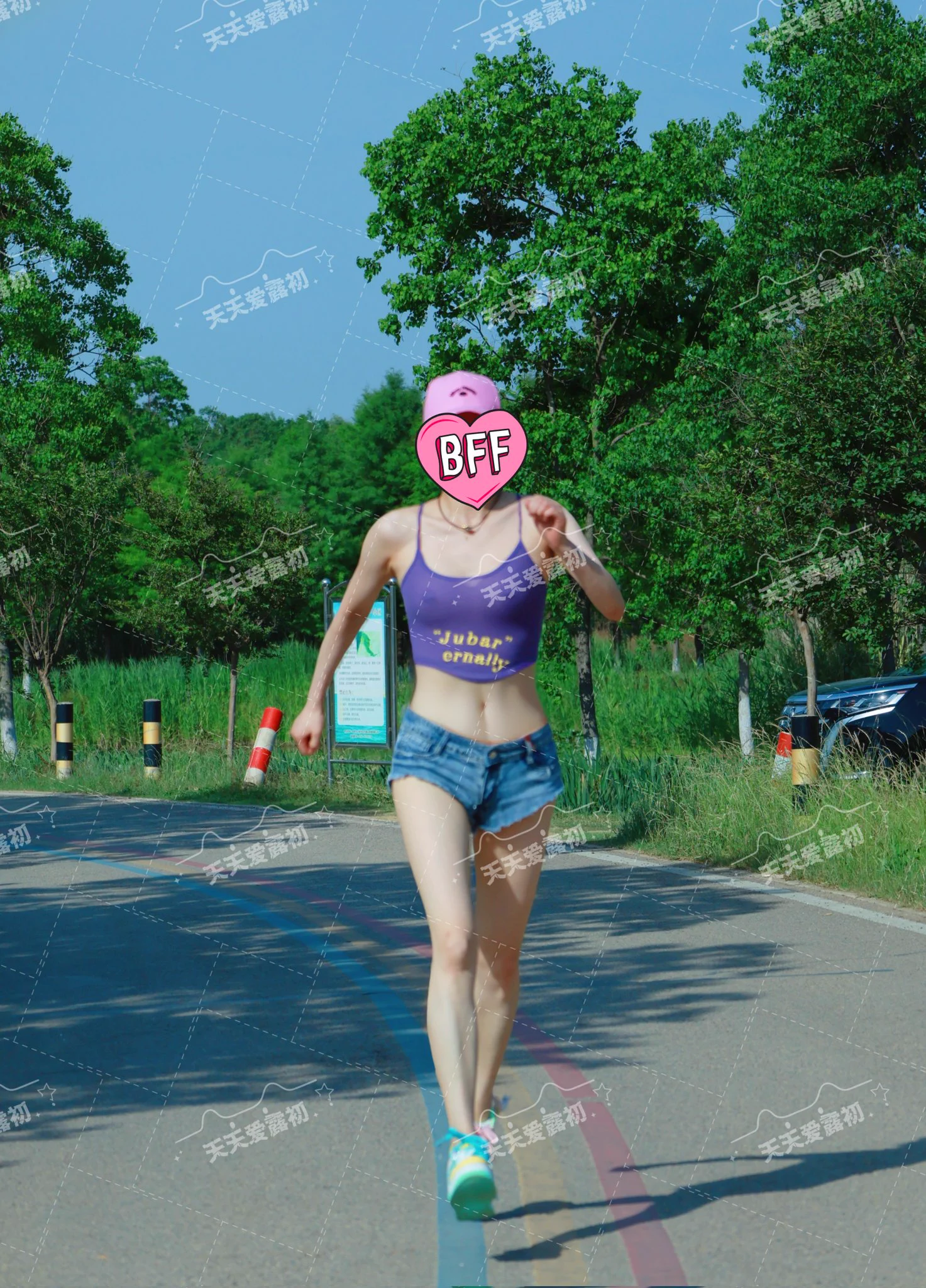 运动媛第三弹顶着沉甸甸的大胸正在享受阳光，路边突然出来一台车，吓得老婆赶紧跑，两个大奶子上下乱蹦，好不诱人。#美妻 #露出 #情趣@007share @wqganenshi_ @Public_Catgirl1 @luchu888888 https://t.co/2QAHdBwElh