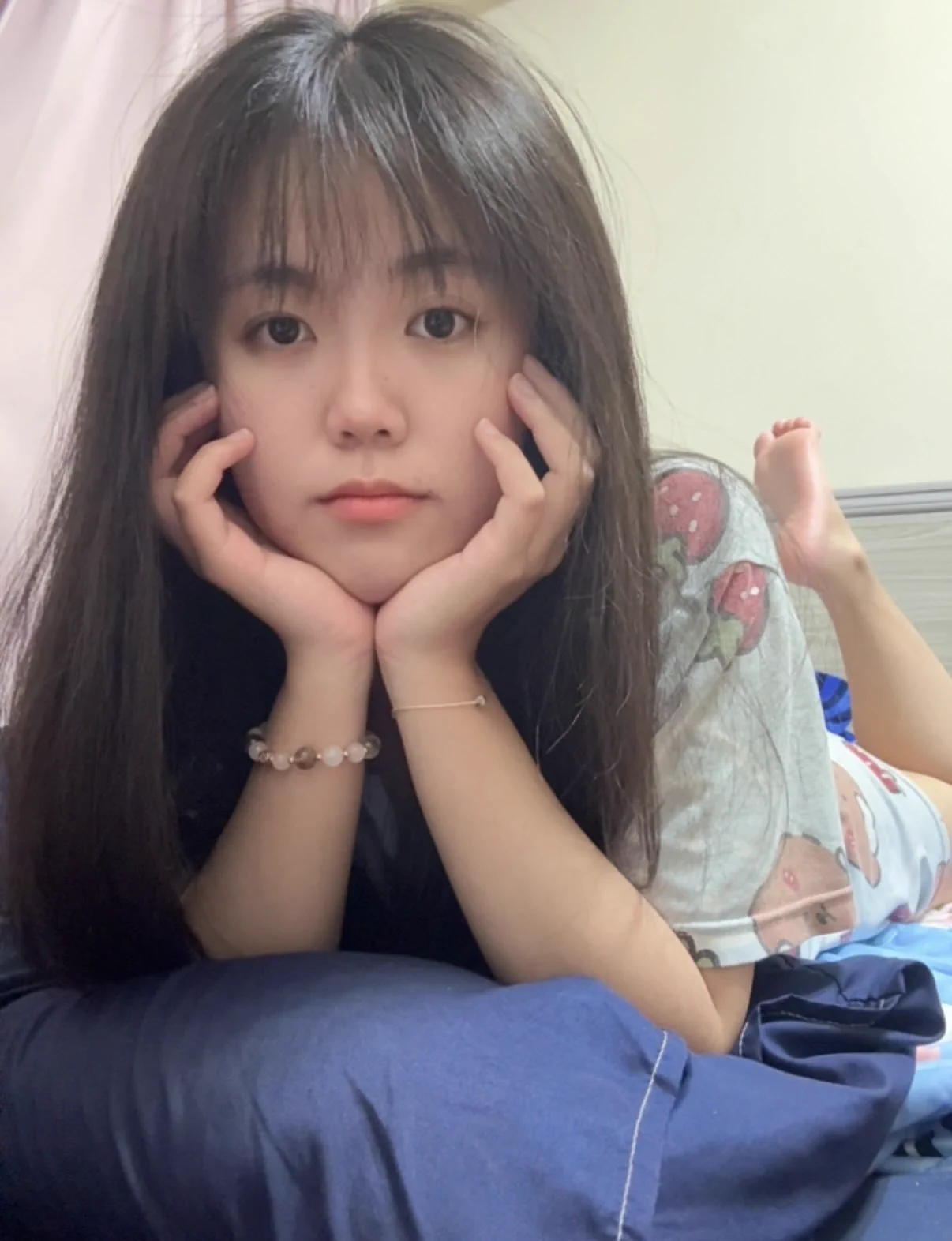 👋👋～～～🐶🐶 ➡️ 😪🛌💤細細那條手鏈 狗狗戴9年了其實是紅線 越戴越牢固…狗狗都懷疑月老簿子裡面沒有狗狗的名字😥 https://t.co/MtwTXAfvNF
