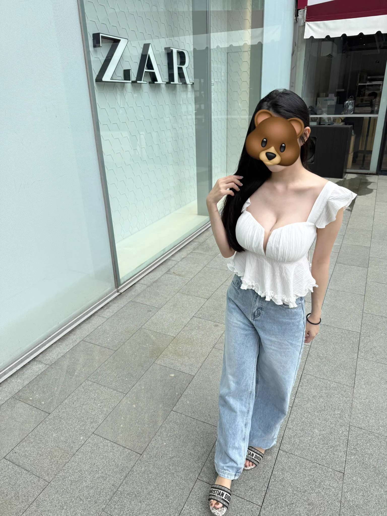 炎熱的夏天，該找找布料少的衣服了，大家也常逛ZARA嗎🤣 https://t.co/LSjyjXFKHM