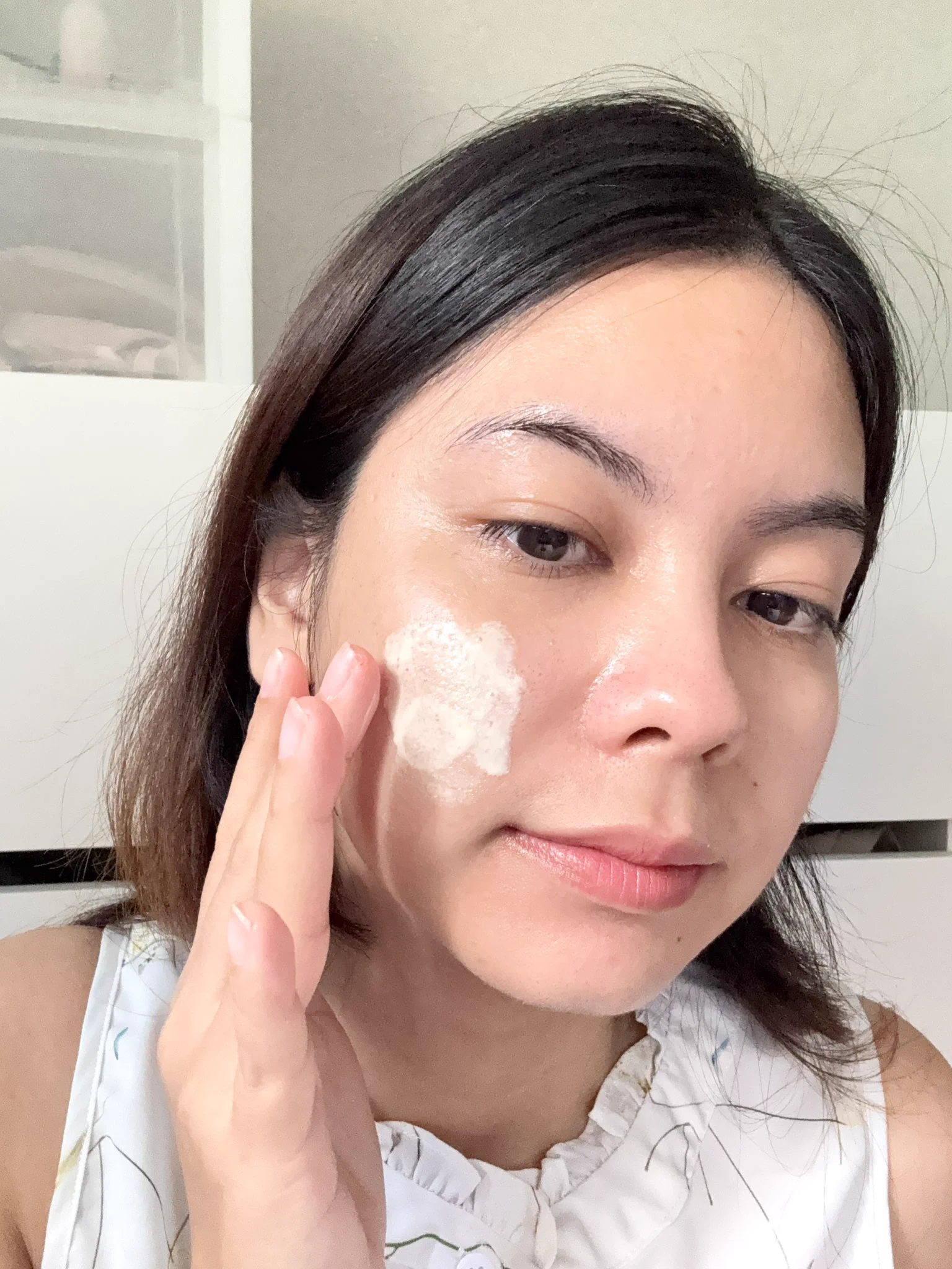 ยกให้เป็นกันแดดลูกรัก!! กันแดดของลาโรช โพเซย์ขวดส้ม🧡 เนื้อ Invisible บางเบา เกลี่ยง่าย ซึมไว สบายผิว แต่งหน้าต่อได้ไม่เป็นคราบ ไม่เป็นขุย ผิวสวยฉ่ำโกลว์ กันแดดได้แบบจึ้งใจ ตัวนี้เค้าเอาอยู่ทุกยูวี เหมาะกับอากาศบ้านเราแน่นอน#กันแดดAnthelios #กันแดดยืนหนึ่งจบถึงUltraLongUVA #LaRochePosayTH