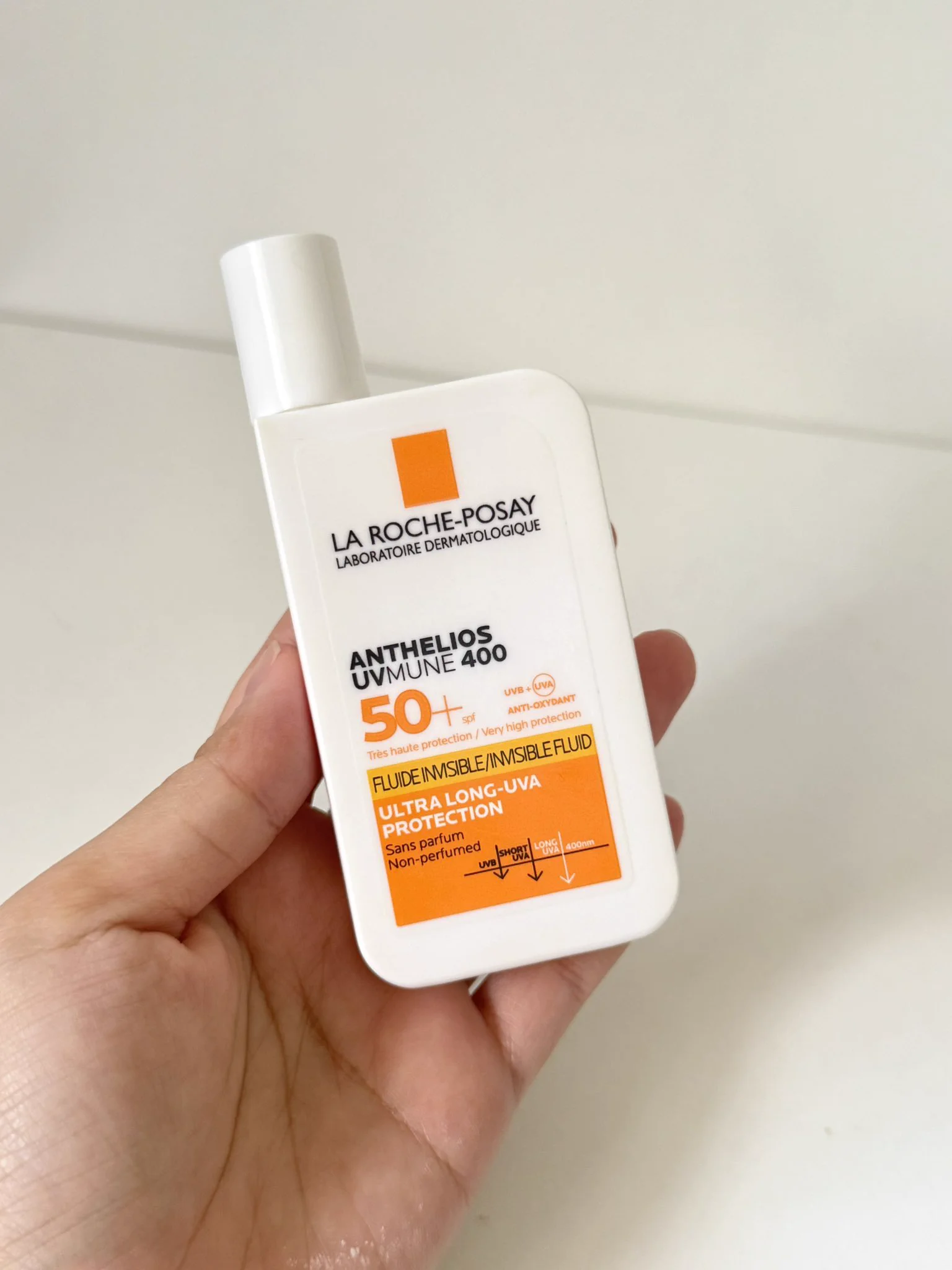 ยกให้เป็นกันแดดลูกรัก!! กันแดดของลาโรช โพเซย์ขวดส้ม🧡 เนื้อ Invisible บางเบา เกลี่ยง่าย ซึมไว สบายผิว แต่งหน้าต่อได้ไม่เป็นคราบ ไม่เป็นขุย ผิวสวยฉ่ำโกลว์ กันแดดได้แบบจึ้งใจ ตัวนี้เค้าเอาอยู่ทุกยูวี เหมาะกับอากาศบ้านเราแน่นอน#กันแดดAnthelios #กันแดดยืนหนึ่งจบถึงUltraLongUVA #LaRochePosayTH