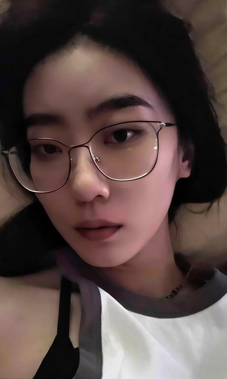 上次没脱干净昨晚有个会脱毛会spa的大叔来为我免费服务，他的手法让我欲罢不能~ 最后也是体验了我水蜜桃的润滑，无毛的小穴流淌着淫水浸湿他的武器，蹭过龟头的瞬间被插入小穴… 这一幕刚好有被记录下来，想看的联系我，要先点赞才能得到噢～ https://t.co/OmO6rJESb6