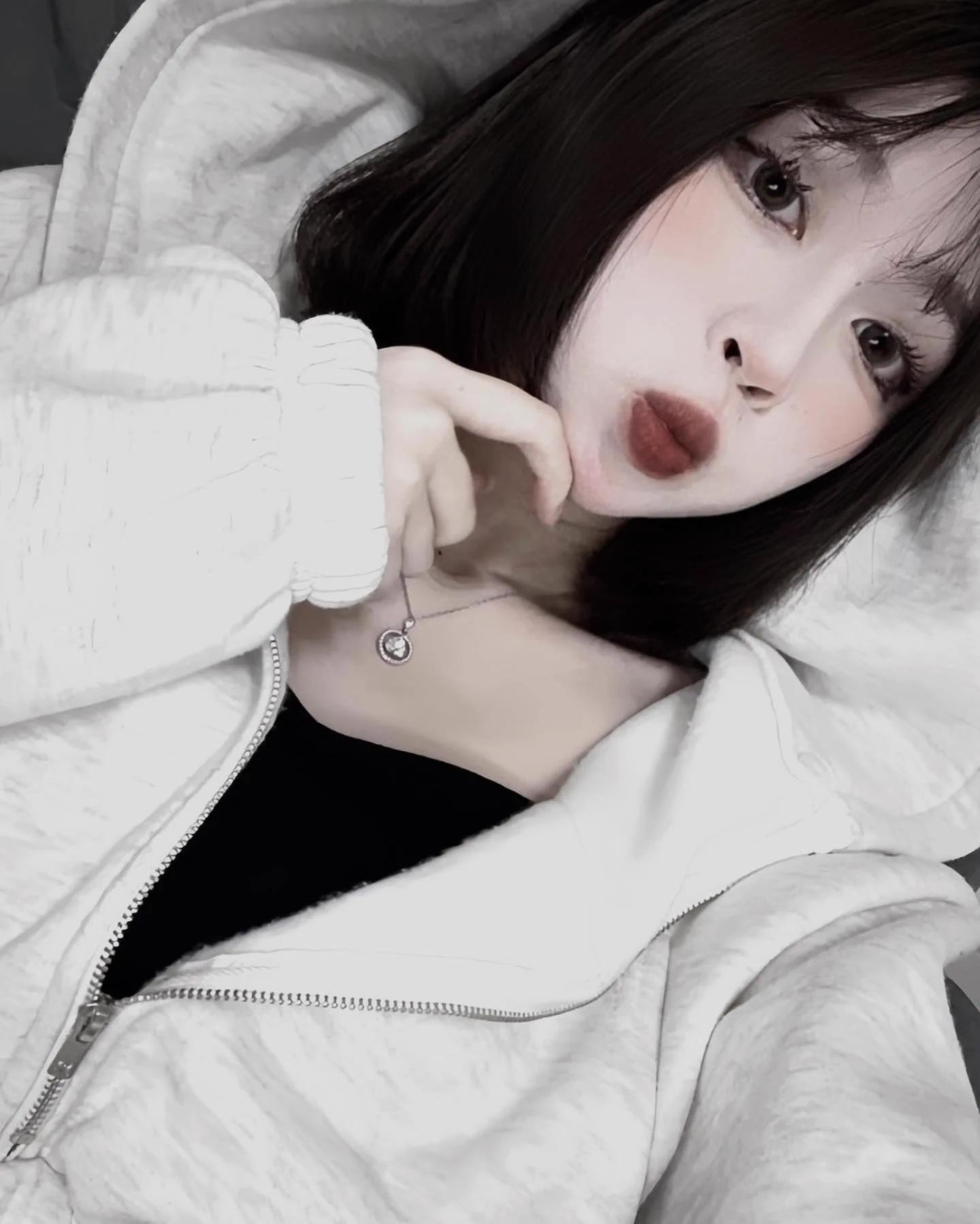 喝酒對我的腳腳不好~所以我不喝酒~你問我?為什麼喝酒對腳不好?因為我喝了酒 腳會自己打開🤣 https://t.co/rOCjWfwlAh