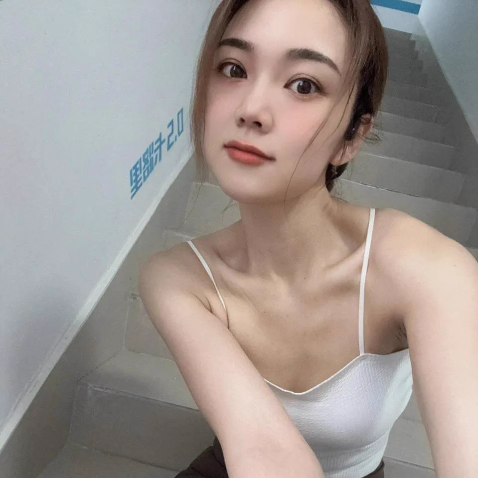 要不是还觉得害羞，真的想每天都不穿内衣…最近的小胸胸有在变大，可能是太久缺乏性生活的生理表现，以此提高对男人的诱惑～不知道我胸前的两颗小痘痘有没有诱惑到你呢？私信报名（线下仅限同城） https://t.co/vwLGxYknQx