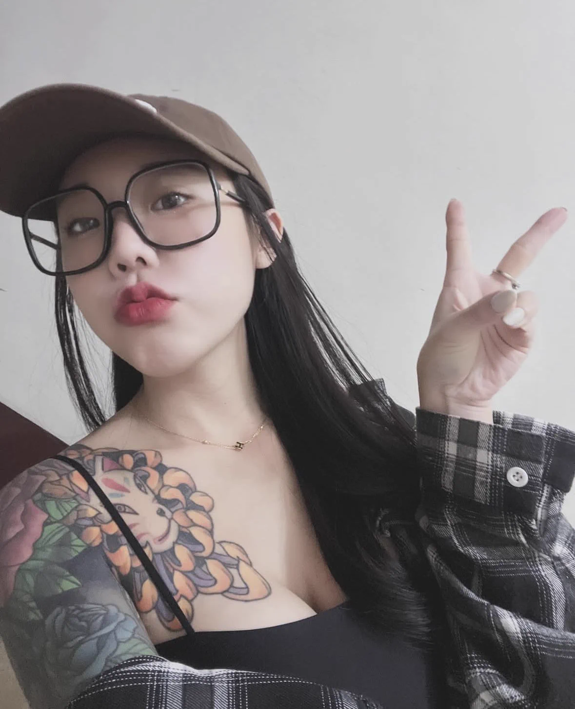剛剛約了一位弟弟一見面就吻我 脫我褲子結果2分鐘就完事啦他還有點不好意思😅其實沒事的，剩下時間可以，推油，按摩，采耳等你弟弟翹起來在繼續愛愛今天還有單男約嗎？🤣🤣🤣 https://t.co/aPejKMnZxV