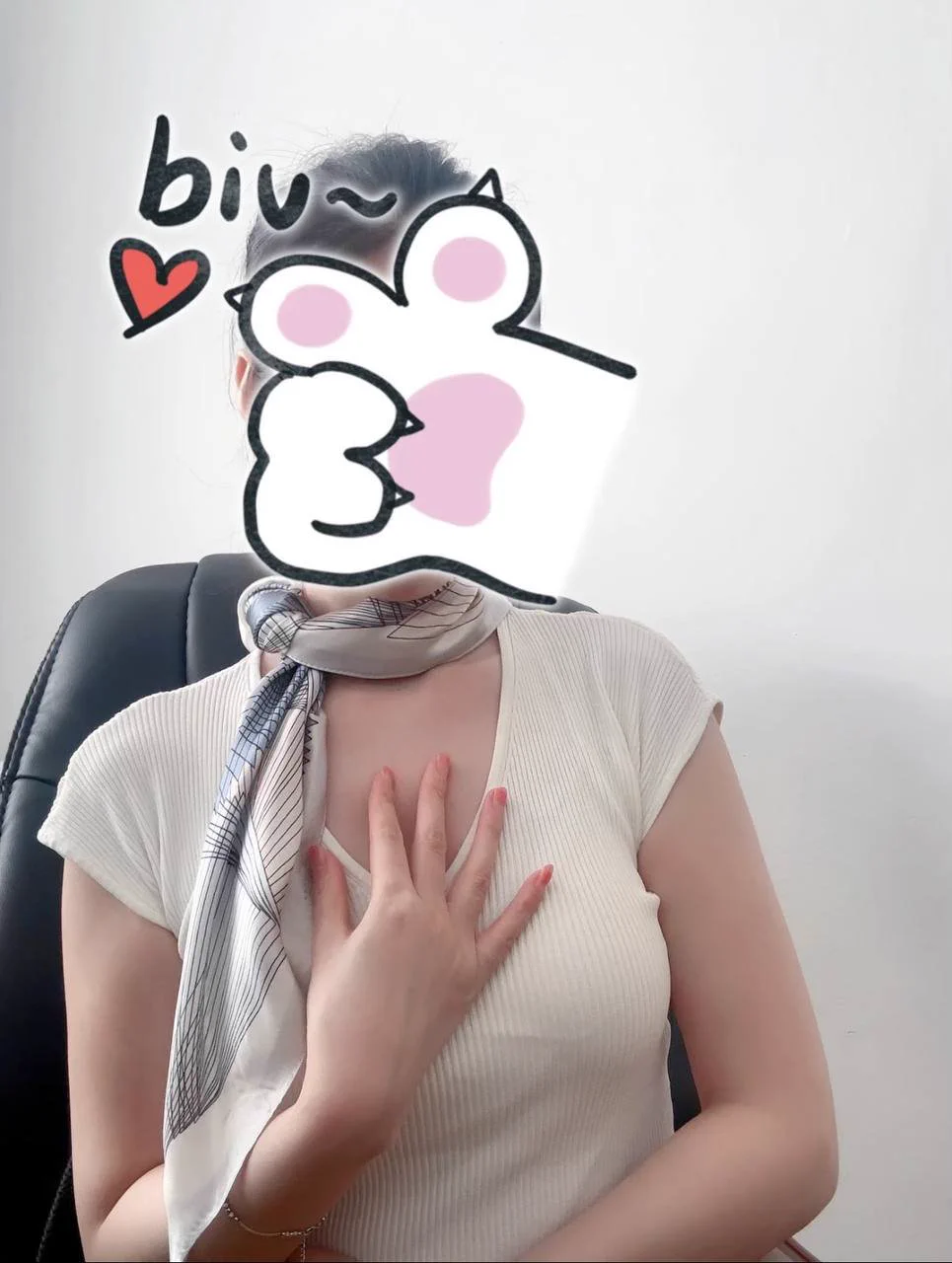 表达欲望不是乞讨，展示身体不是投降。我说想要，不代表谁都可以。真要我没有标准，那我就不该来这儿，应该直接挂牌上岗，收入还可能更可观些。我喜欢成熟的男人，想靠近我，请拿出你的真诚、素质还有基本的尊重。 https://t.co/cBSosk2MiE