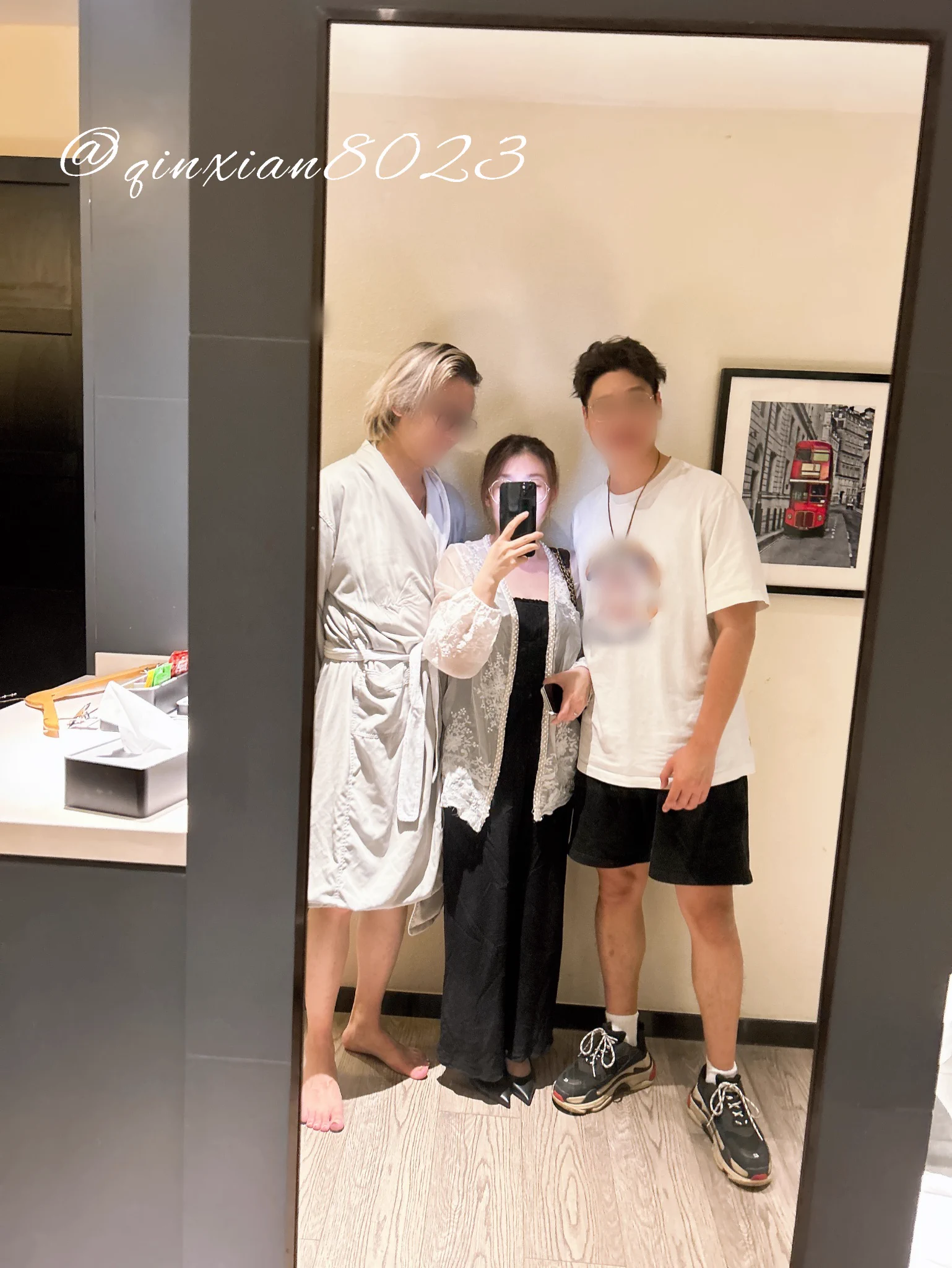记录娇妻和调酒师单男3P（三）接上贴，单男粤语问娇妻能不能内射，娇妻说可以之后，就开始冲刺了～看着娇妻流着别人精液的小穴，必须要插进去刷锅了，真的是温暖又淫荡。最后必须有铁粉都知道的全裸合影环节～（很多小穴镜头，有对白，大家慢慢欣赏～）#淫妻@ToBulma @ToBulaer @KawasawaSen https://t.co/jIYhB5T2Iw