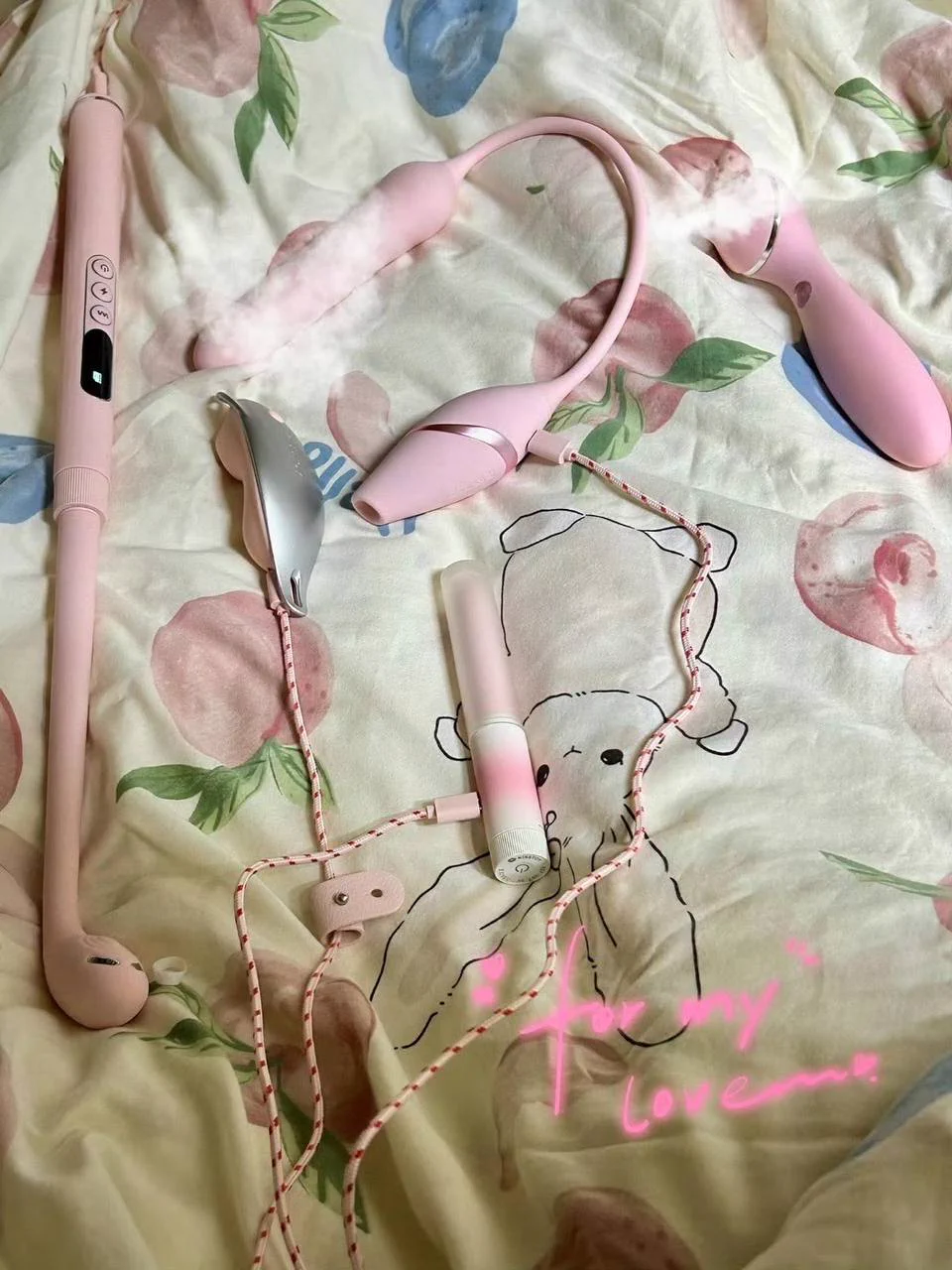 新到的玩具！！！！全部拿出来给你们看！！！！直播效果拉满了要！感觉每一个都能让我狂喷！！！！一会直播你们帮我选一个！！ https://t.co/sdLZ4xHpet