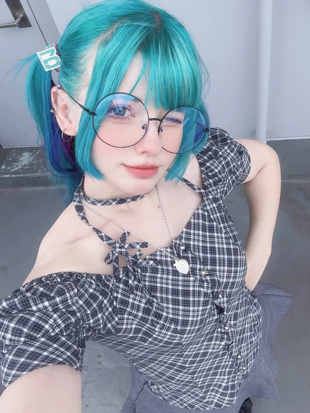 What about glasses? 🤓 https://t.co/3fE1zDud0n