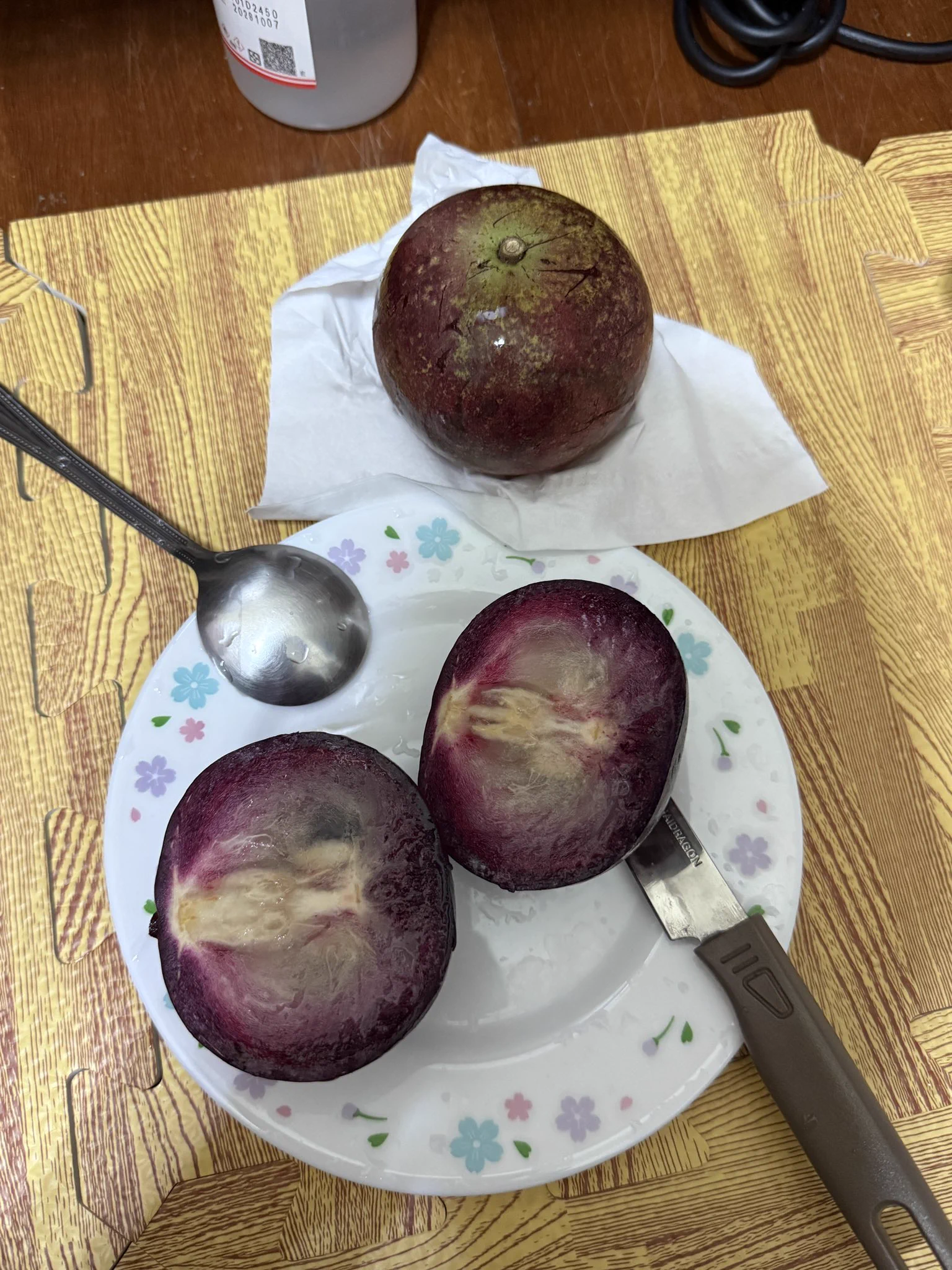 這個很好吃～～～甜甜的狗狗今天下班騎一個小時的車車回家搶劫～～🤣🤣拿了兩盒餅乾、一包沙琪瑪、三顆水果甜甜的喊了一聲媽咪 要錢錢～～給了狗狗500塊🤣其實狗狗是回家拿針筒啦🤣可是狗狗來生理期了 等過了再來拍😁 https://t.co/iIqCnwZ7lz