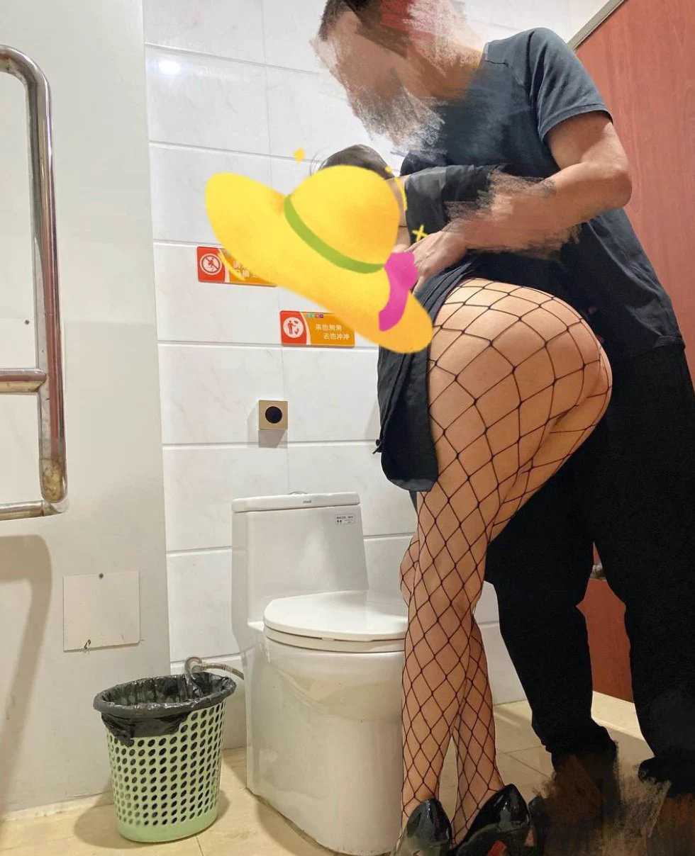 #露出 #母狗 #调教 #公厕肉便器 #精盆母狗 男厕所露出 摇着屁股求陌生内插入 被大哥口爆内射💦投稿💌@LC_kuking @CY_kuking https://t.co/PNfuEFYHCZ
