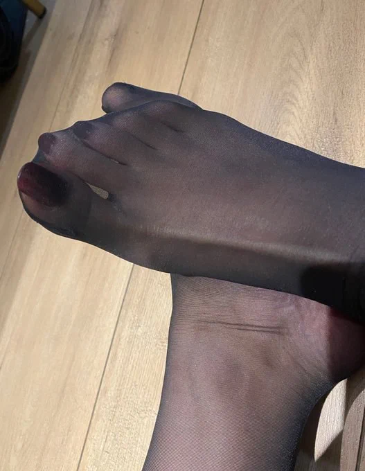 都说姐姐看着年轻，其实也对，毕竟心态好看着年轻，不过随着年纪增加，欲望反而越来越大了，有时晚上想了忍不住摸一下～ 搞不懂你们男的，对丝袜和后入 那么执着 嘿嘿 姐姐喜欢在上🙈🙈有男同胞想尝试的来私，离得远的文爱聊骚，离得近的可约线下 https://t.co/hE90wdICgF