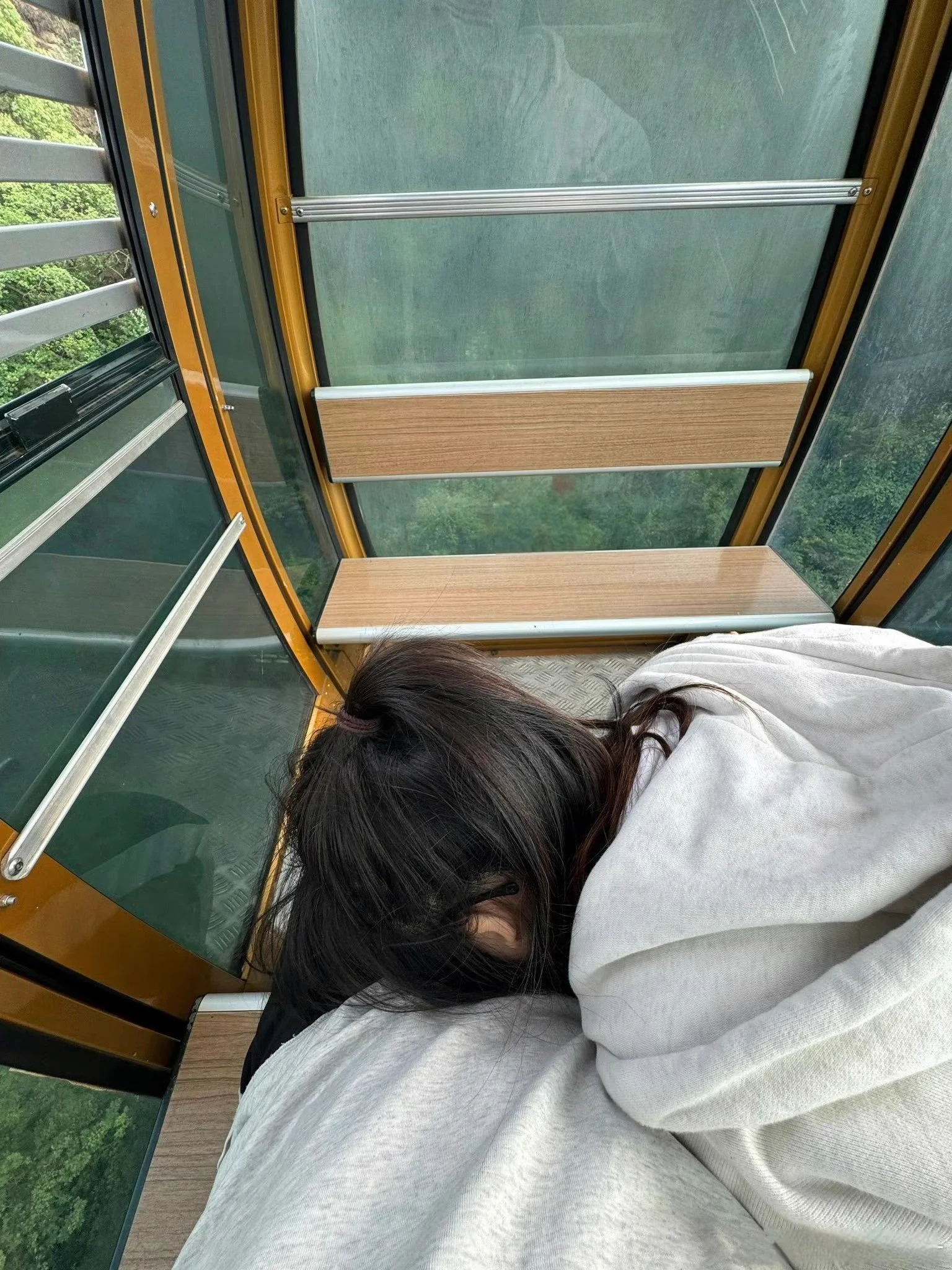 直播间大哥说今天带我爬山玩！！！！！！！！结果坐缆车🚡的时候就把我头按下去给他吃！！！！！！！第一次在户外吃又紧张又刺激！！！！！！真的有点太长了，差点给我弄吐出来！！！！！！ https://t.co/uKJICXRklv
