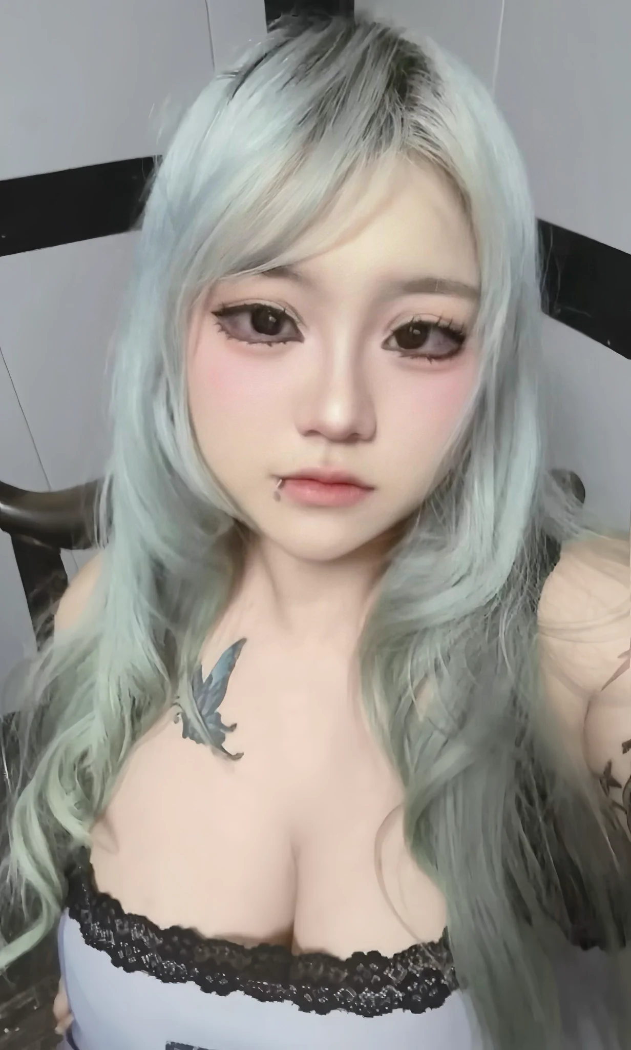 我就是长着一张骚逼脸啊 https://t.co/12tfT6i4Ks