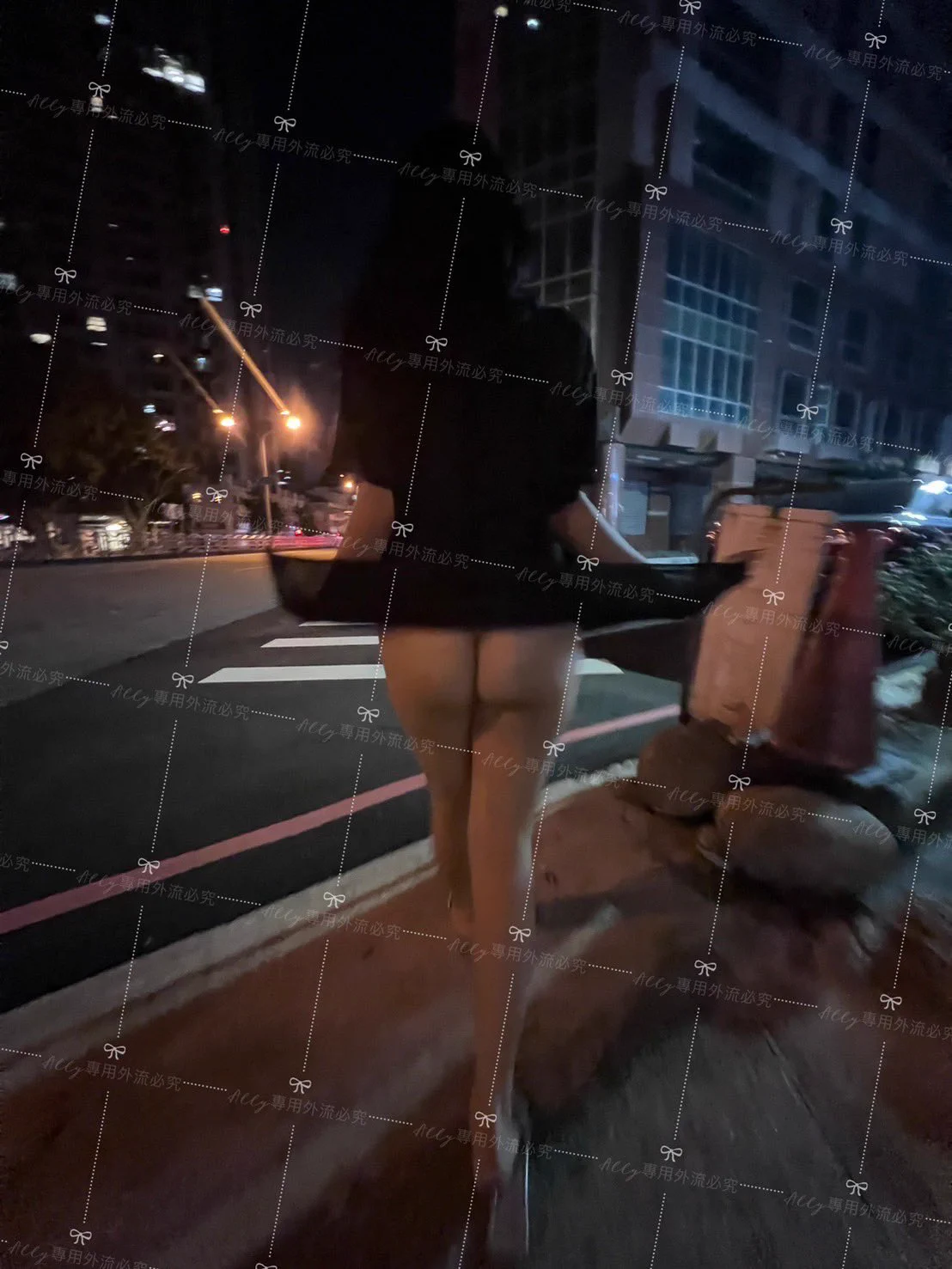 半夜在大馬路適合玩什麼呢？～
當然最適合的就是野外露出🔥🔥
希望沒有被路人看到👀
無碼高清版私訊➡️
https://t.co/8xInRQfhGV https://t.co/VctaxIday7