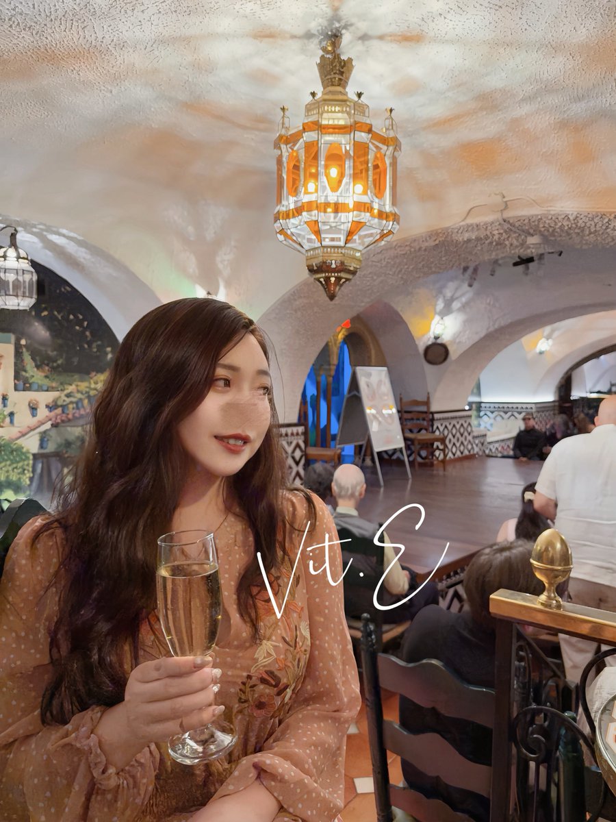 🇬🇧✈️🇪🇸
沒來得及拍全身照
因為大多數時間都在搭車搭飛機
但晚上看了Tablao Flamenco Cordobes的Flamingo 💃🏻
美酒配精彩的演出🥂

#OL穿著得體的日常 https://t.co/ImlwYv8QDn