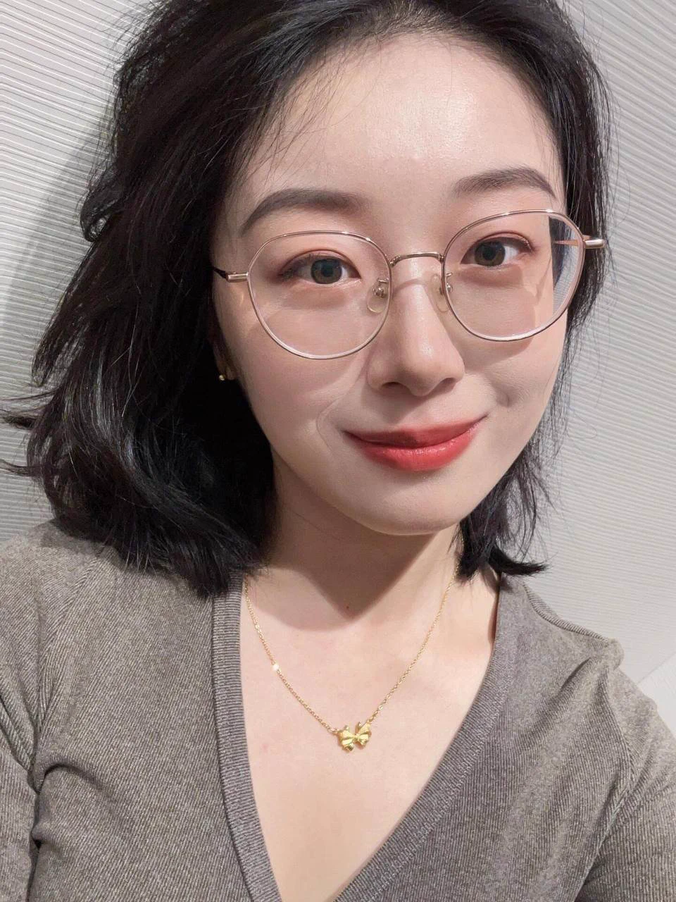 大家心心念念的520视频....老师来发了....😂其实有时候这种暧昧的抚摸，比直来直去的打桩，要来的更刺激…特别是揉捏胸部的时候，感觉涨的不行…不知道是不是你们喜欢的身材，趁着周末想宠一下粉了，有附近的嘛～ https://t.co/vzMxteg8YA
