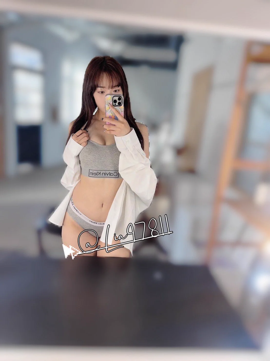 推特有不嫌棄小胸部的嗎？ #你敢按❤脫掉CK給你看 https://t.co/wTRoJ9aNSb