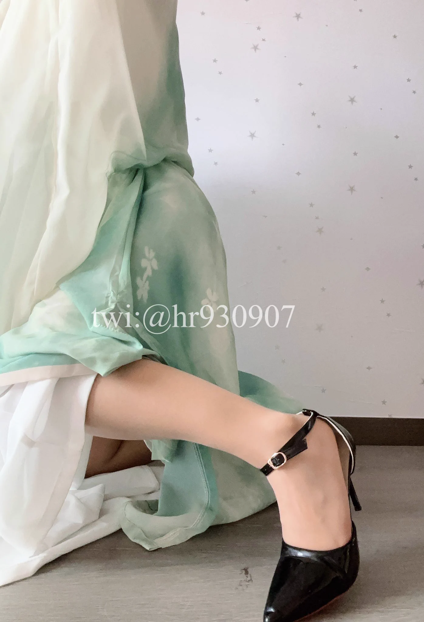 弟弟眼光很好，第一次穿汉服拍定制，我还挺喜欢的～弟弟已经撸三次了😅 周末穿这身出去玩喽，里面不穿内内，在公园长椅上把裙子撩起来……哈哈@SexytoBaby @SexytoLady @SexytoGirl @SexytoDoll https://t.co/0m21c9Hbh1