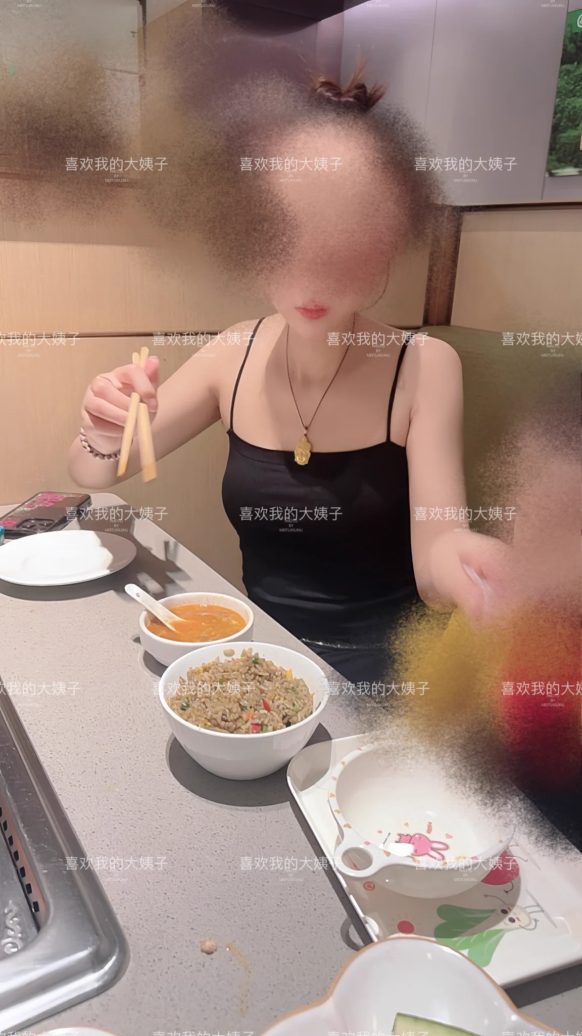 5月23号晚上好兄弟们，来吃海底捞了，今天下午没事的时候和大姐聊了好多我今天休息在家昨晚的视频，大姐把手机放在电视柜下面偷拍的视角老婆很主动，包括大姐也说老婆，昨晚的状态和之前不一样，电报群的兄弟们也都看了今天我一天推特都不正常私信也收不到，发推文也发不出去现在发的你们能看到吗 https://t.co/zgcM44z0mX
