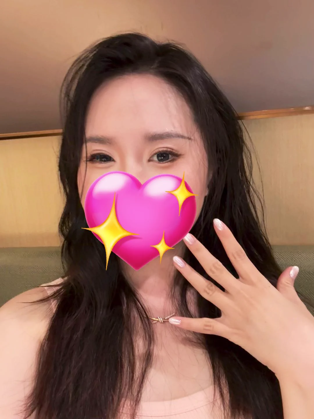 做了一款非常没有攻击性的美甲💅显得手指头短短的 https://t.co/MOChdhpCf4